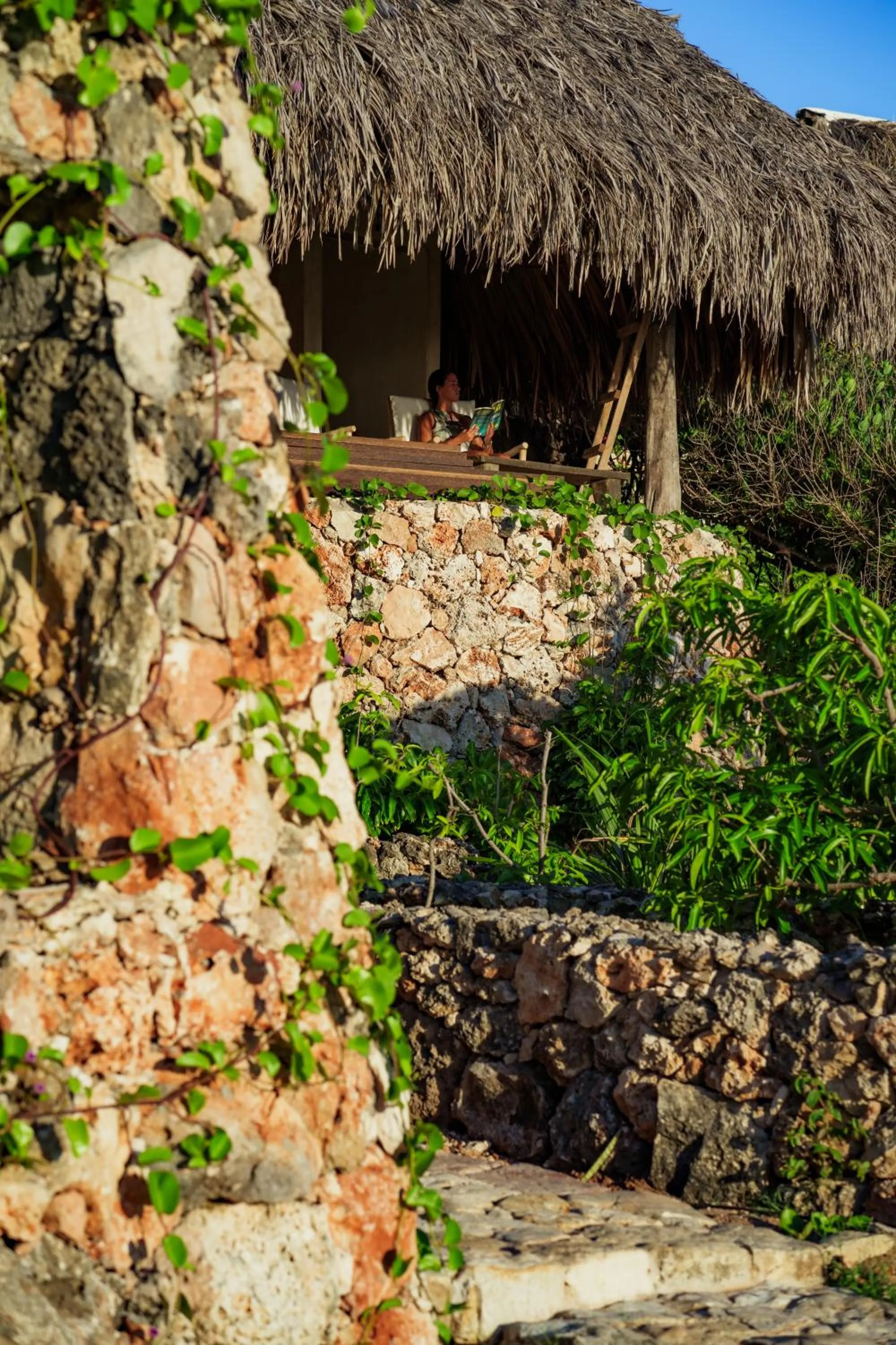 Property building in Bo'a Vida Rote