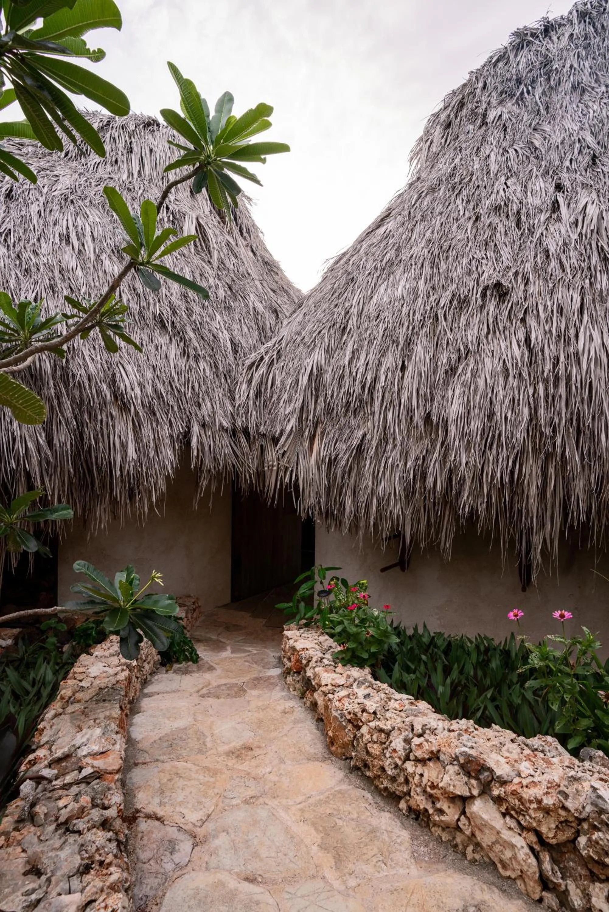 Property building in Bo'a Vida Rote