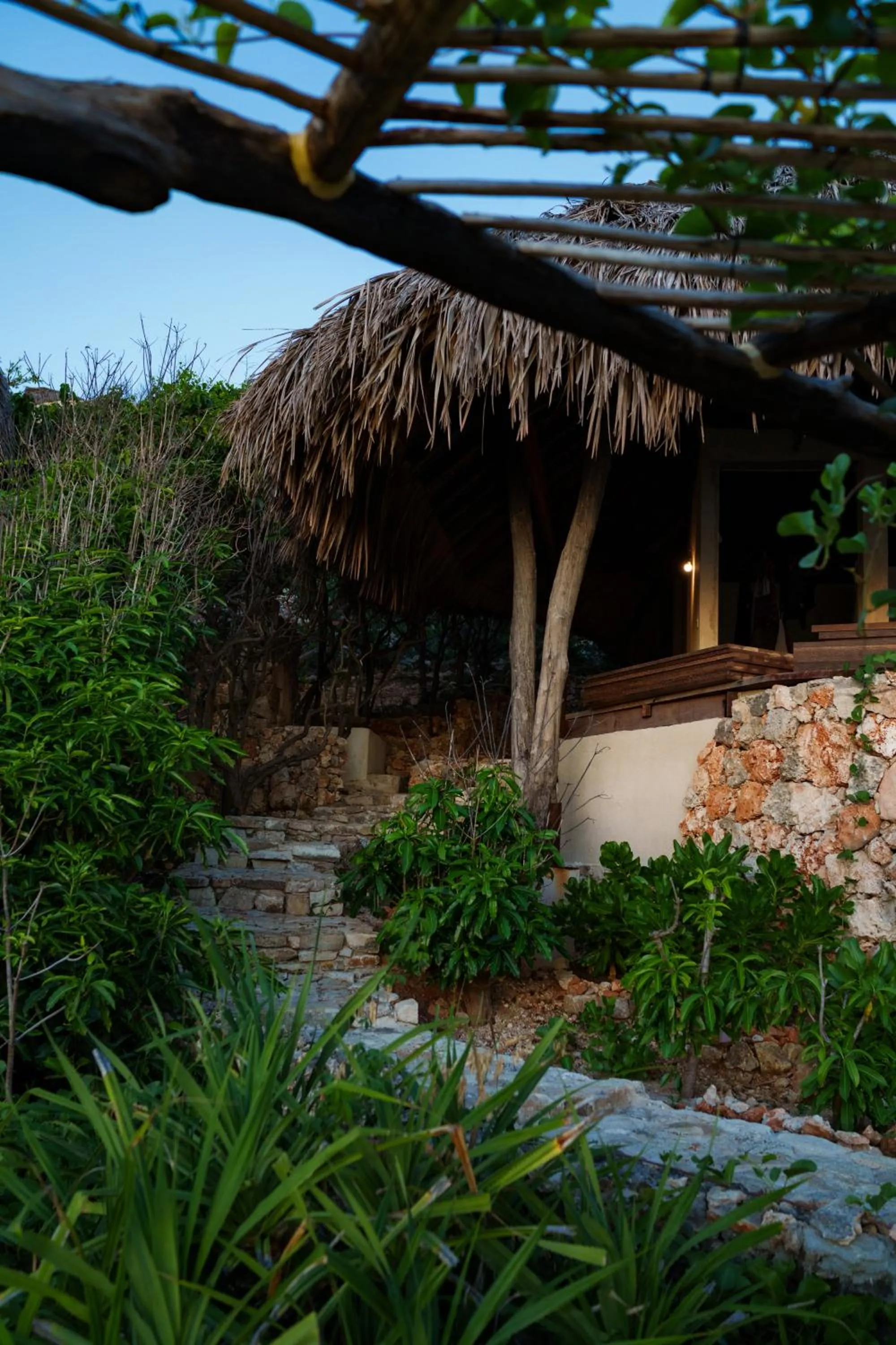 Property building in Bo'a Vida Rote