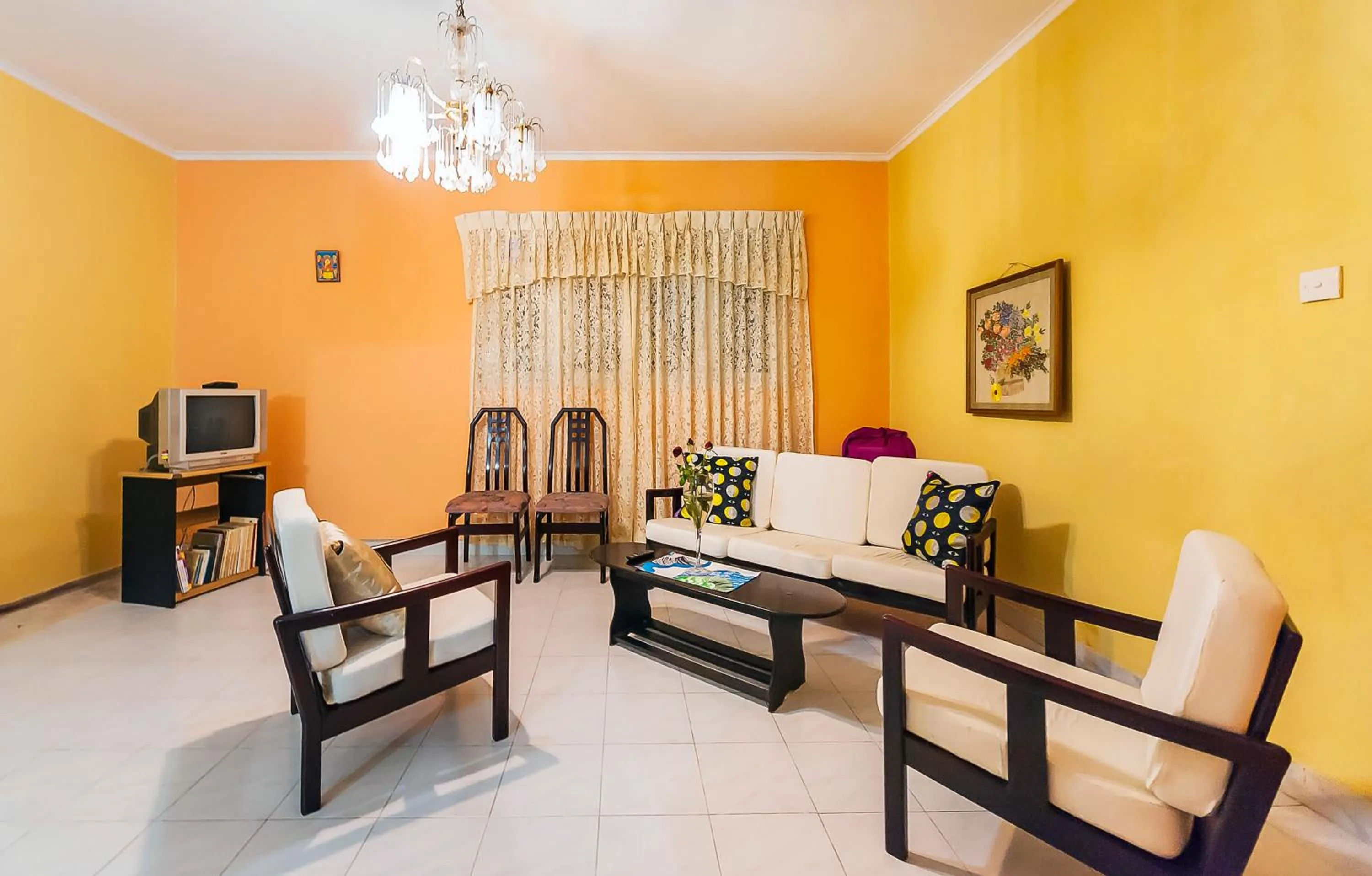 Communal lounge/ TV room in Cloud Inn Kandy Homestay - Near Temple of Tooth