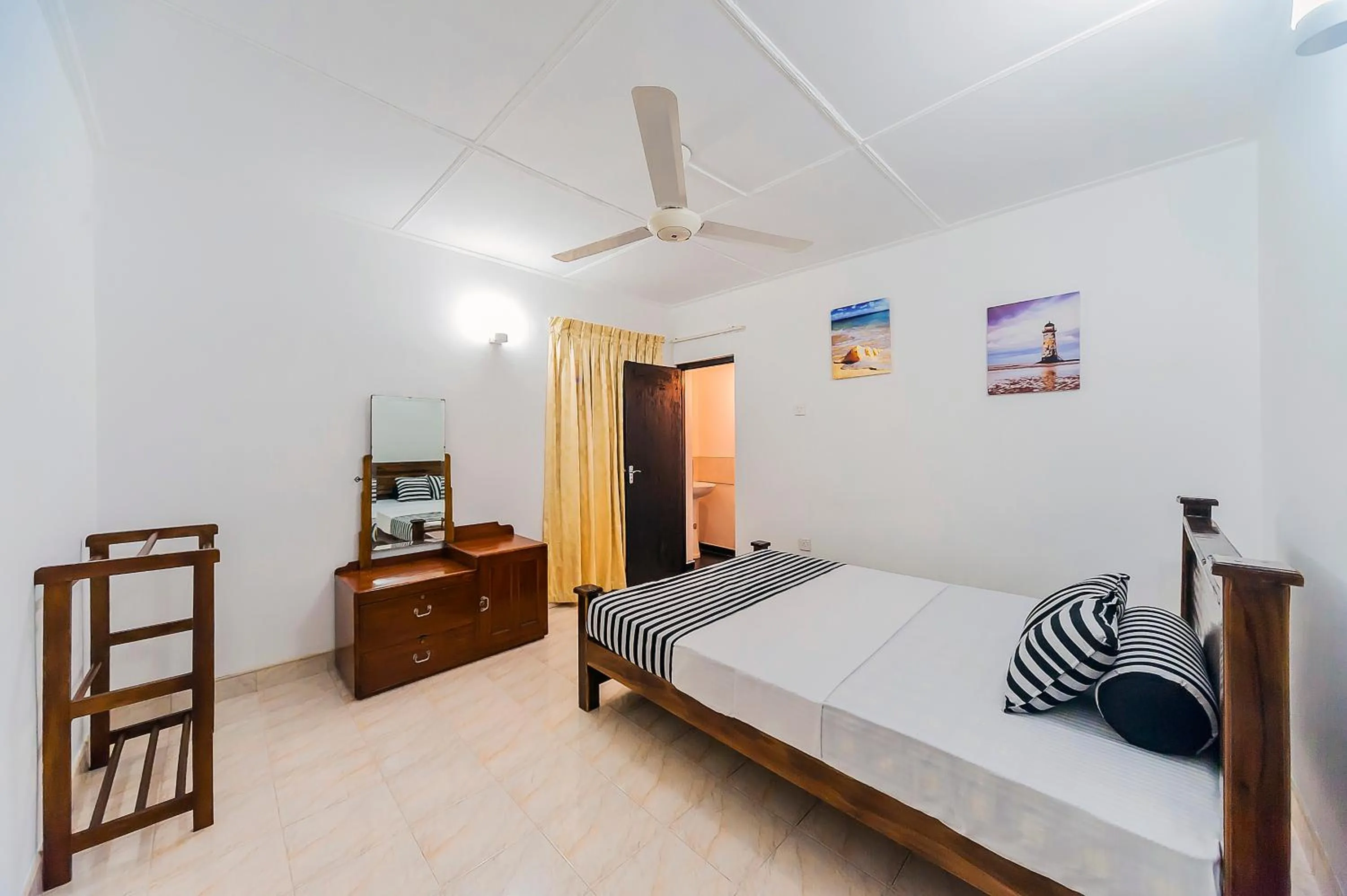 Photo of the whole room, Bed in Cloud Inn Kandy Homestay - Near Temple of Tooth