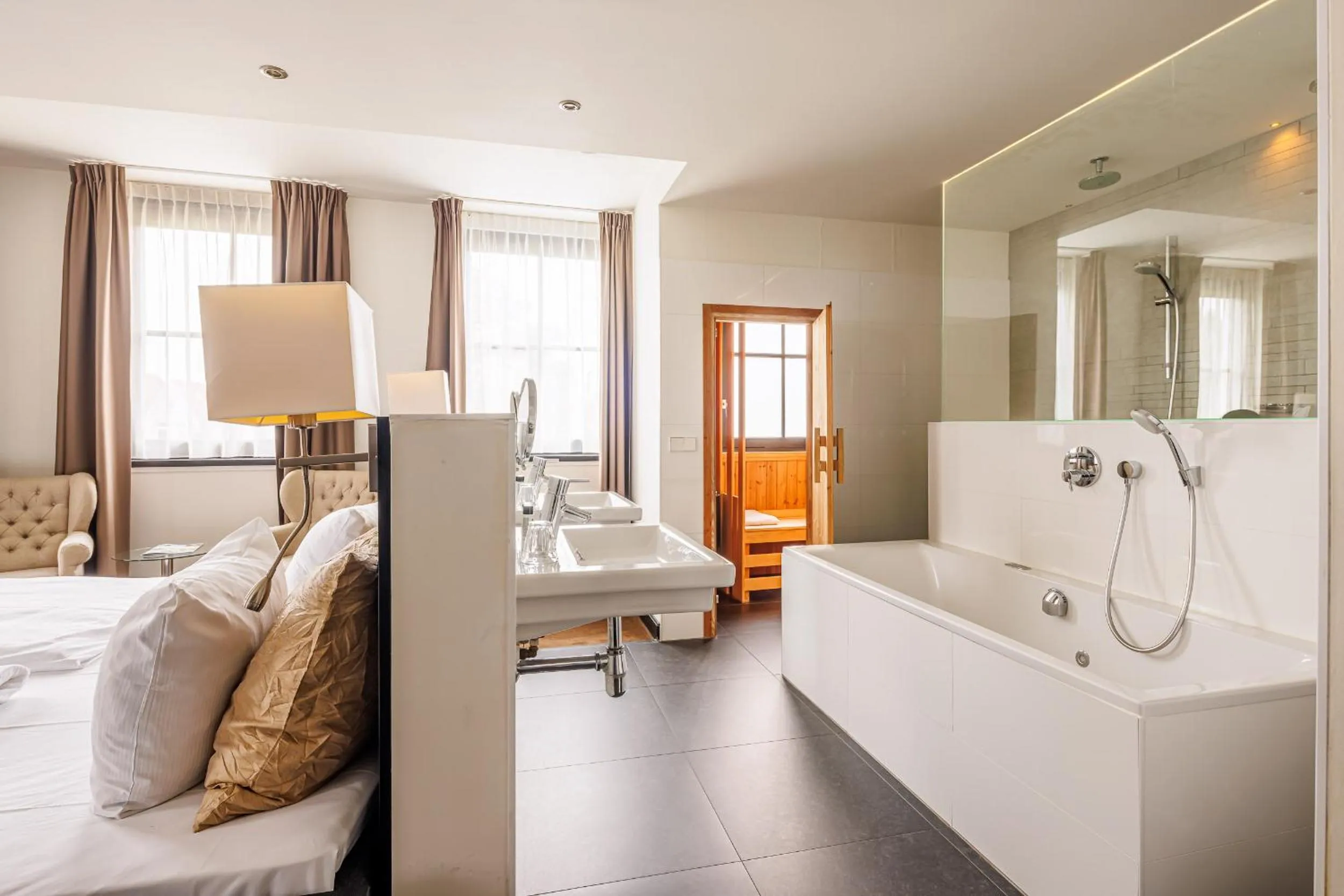 Bed in Grand Hotel Alkmaar