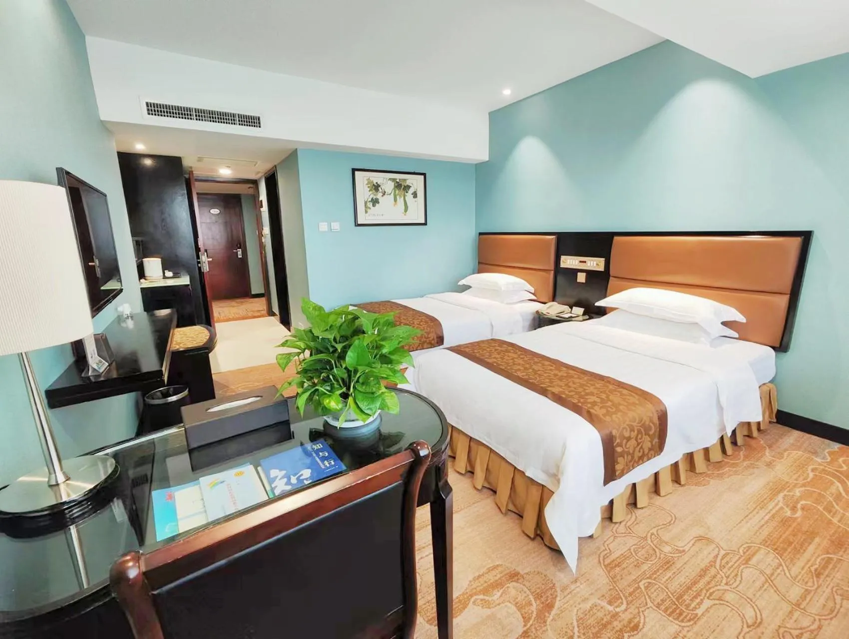 Photo of the whole room in Skyline Plaza Hotel Guangzhou