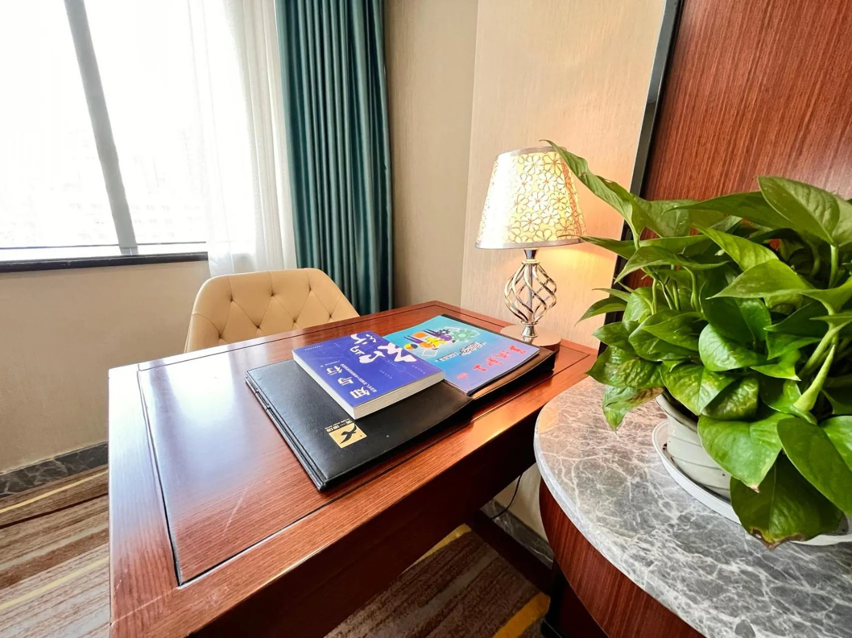 hair dresser in Skyline Plaza Hotel Guangzhou