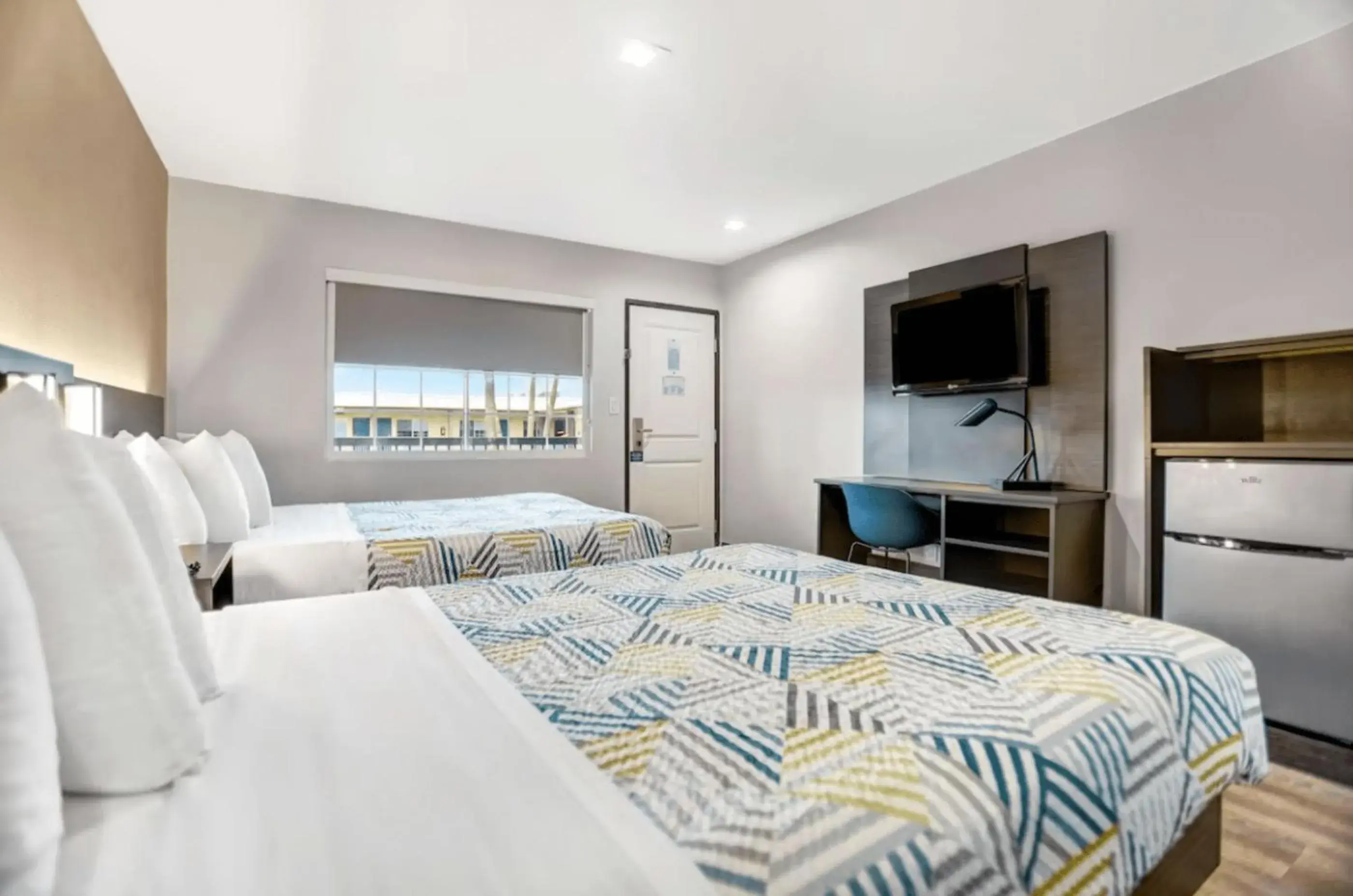 Queen Room - single occupancy - Non-Smoking in Motel 6 San Diego, CA Airport Harbor Queen Room - single occupancy - Non-Smoking in Motel 6 San Diego, CA Airport Harbor