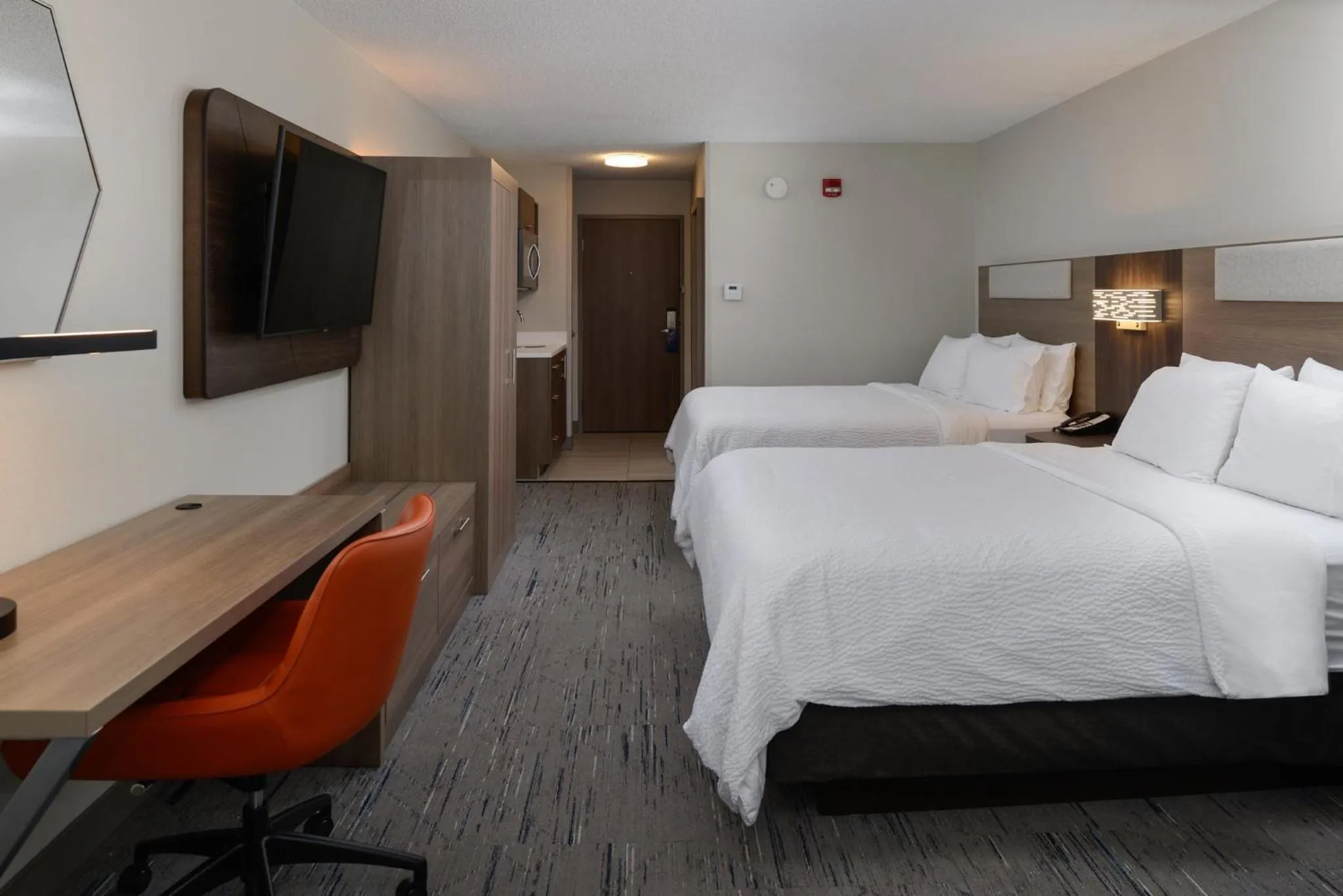 Photo of the whole room, Bed in Holiday Inn Express Hotel and Suites Marysville by IHG