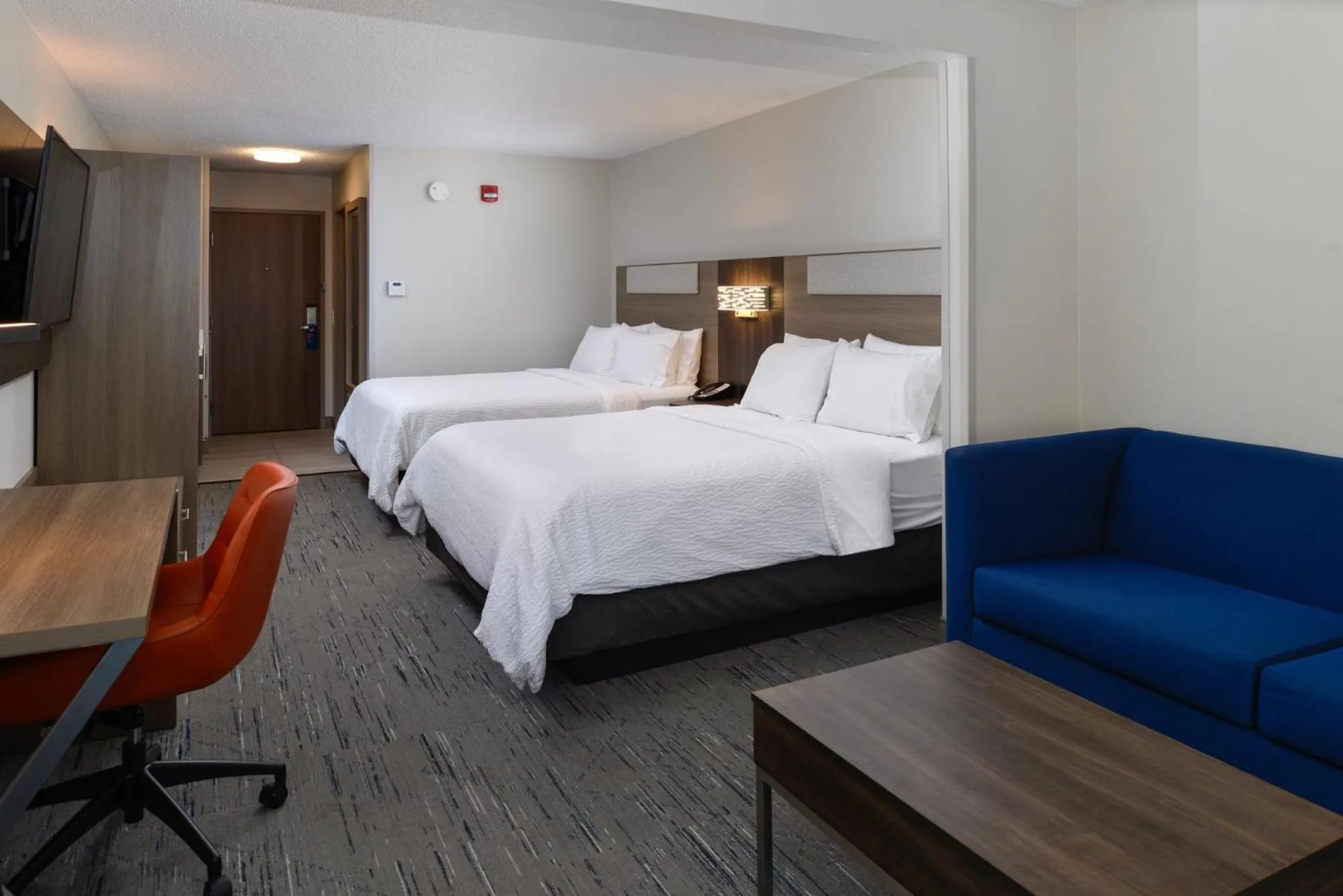 Photo of the whole room, Bed in Holiday Inn Express Hotel and Suites Marysville by IHG