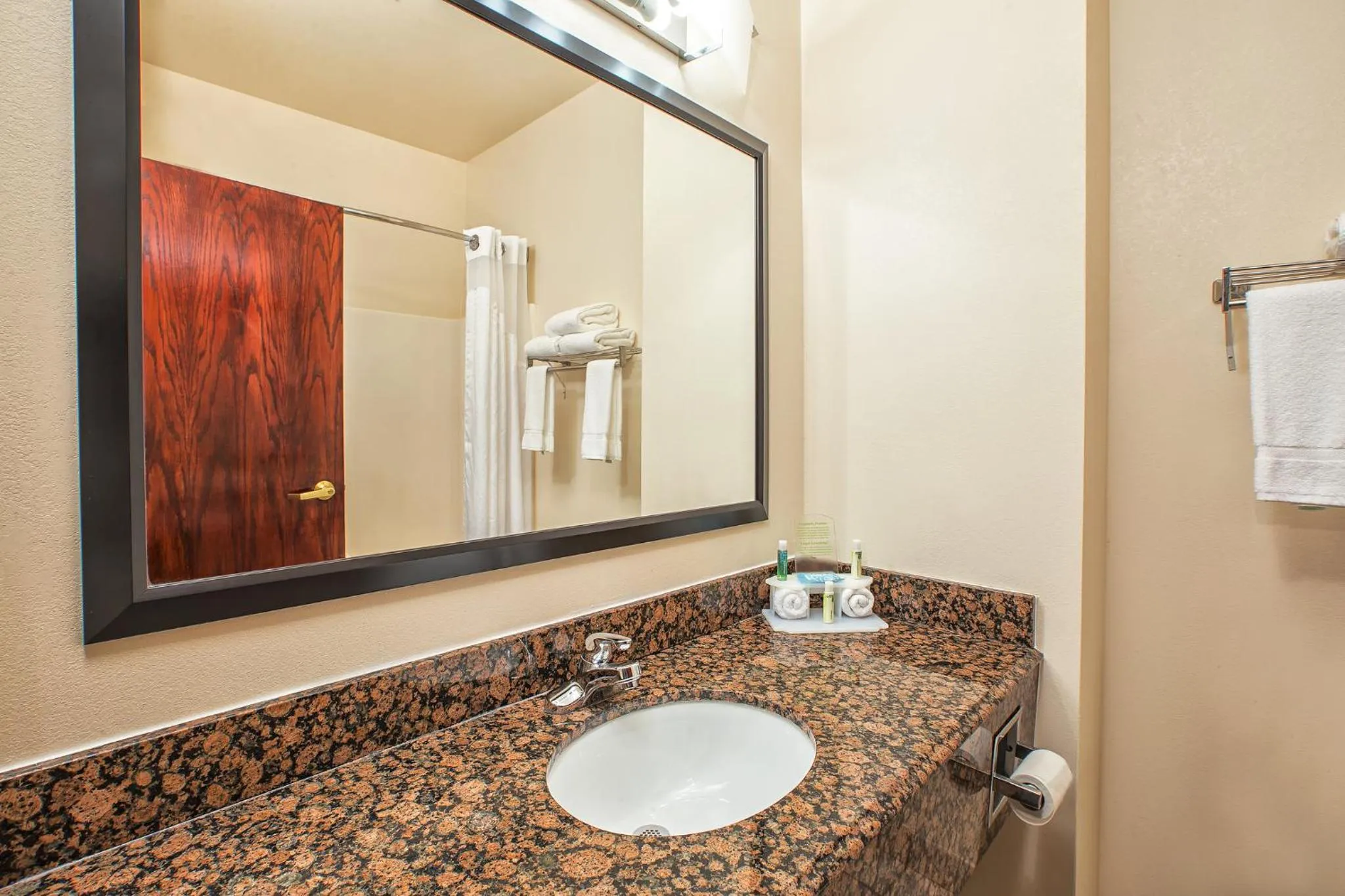 Bathroom in Holiday Inn Express Hotel and Suites Marysville by IHG