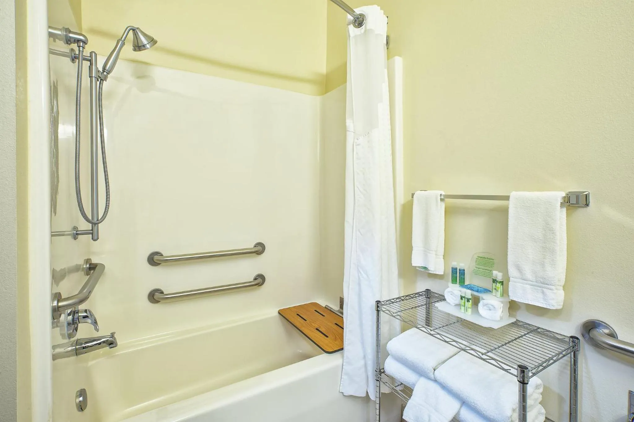 Bathroom in Holiday Inn Express Hotel and Suites Marysville by IHG