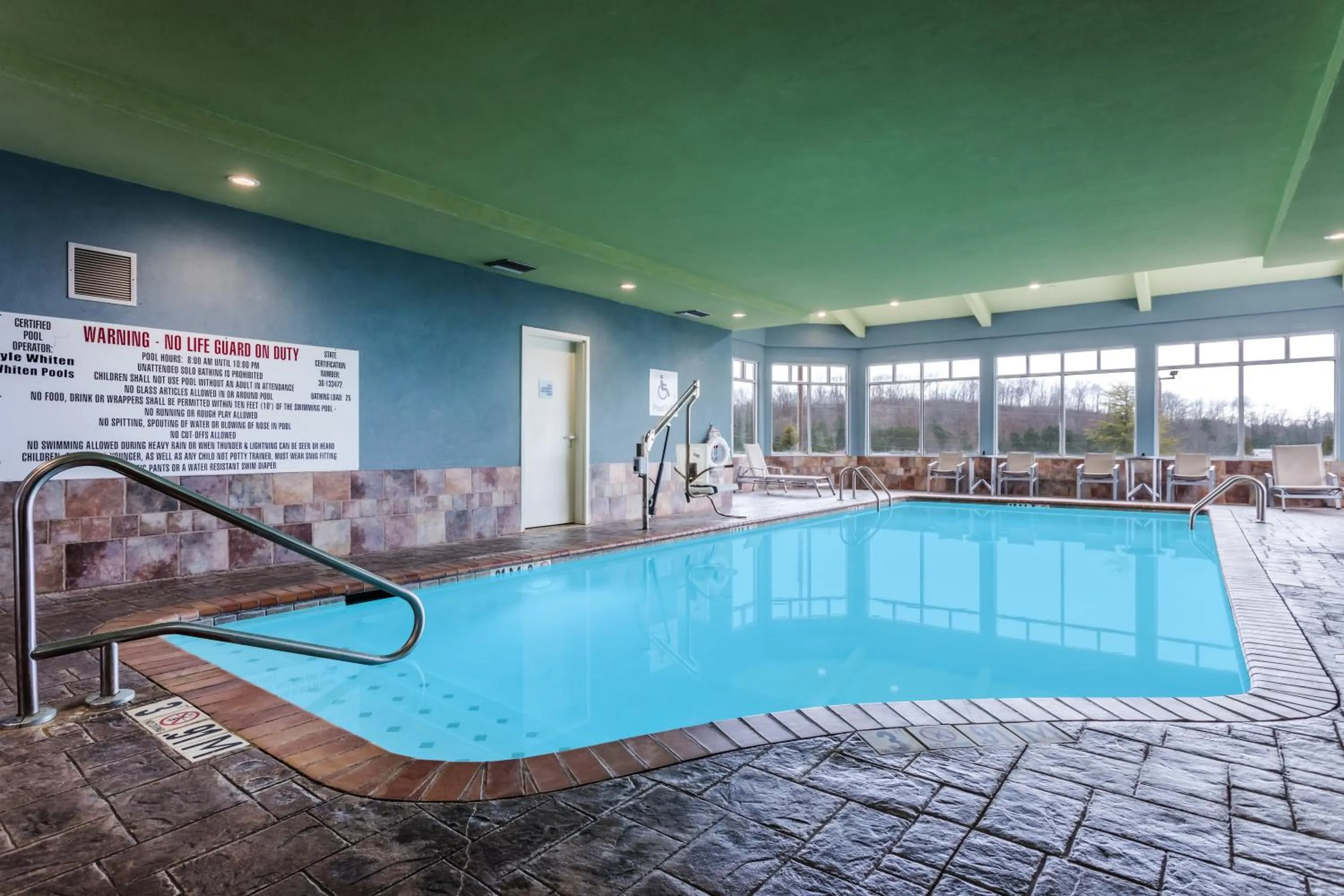 Swimming pool in Holiday Inn Express & Suites Bremen GA by IHG