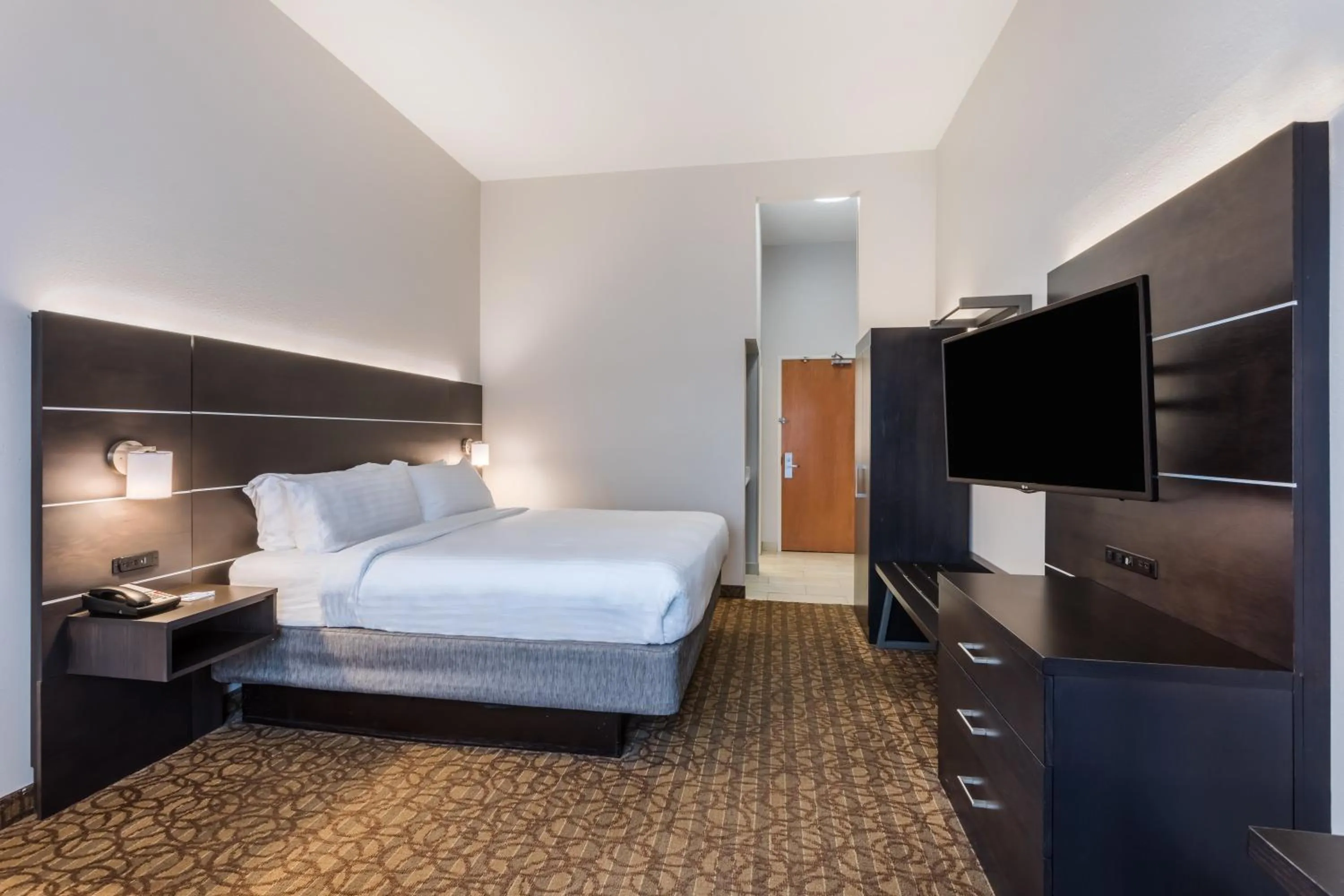 Photo of the whole room, Bed in Holiday Inn Express & Suites Bremen GA by IHG