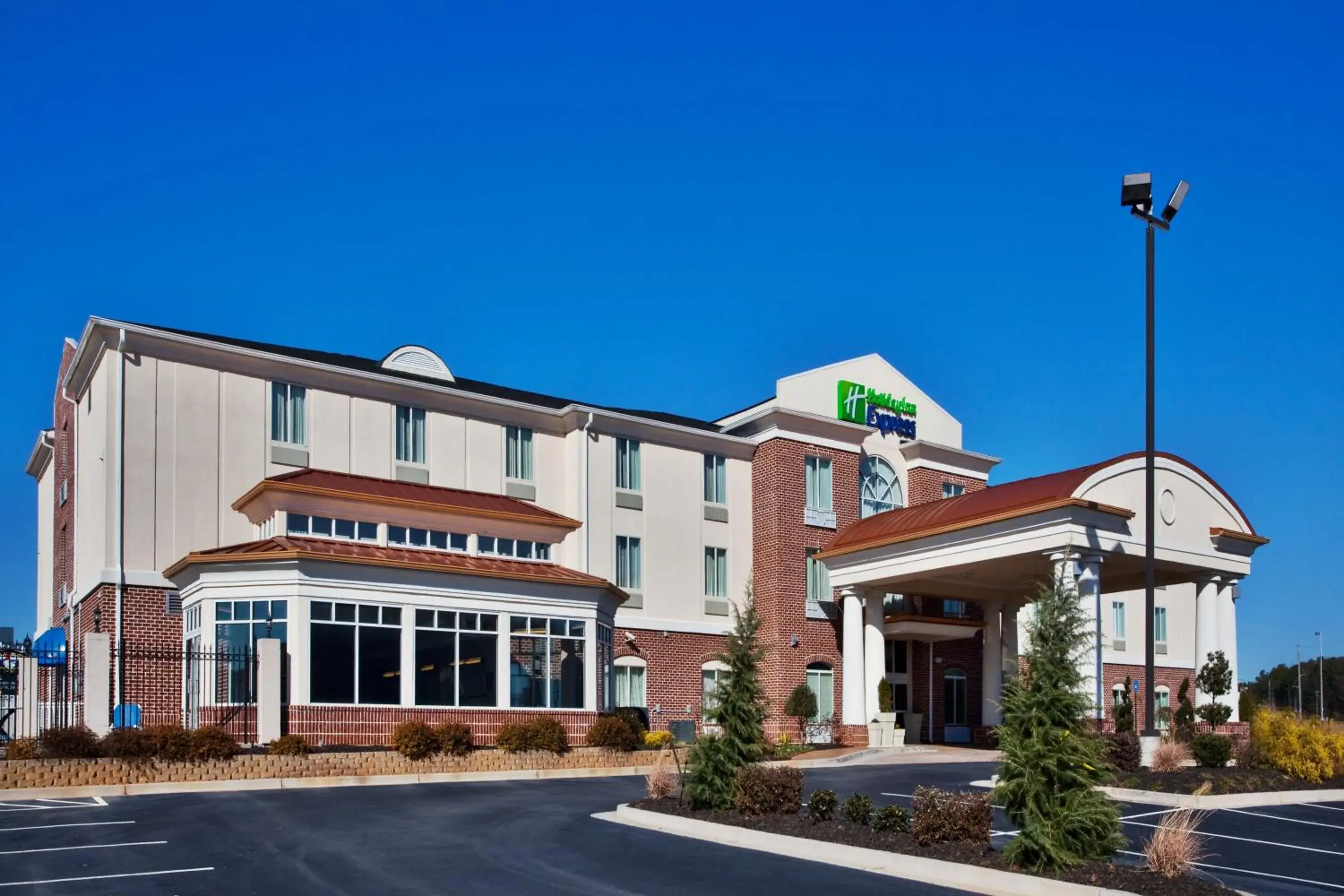 Property building in Holiday Inn Express & Suites Bremen GA by IHG Property building in Holiday Inn Express & Suites Bremen GA by IHG