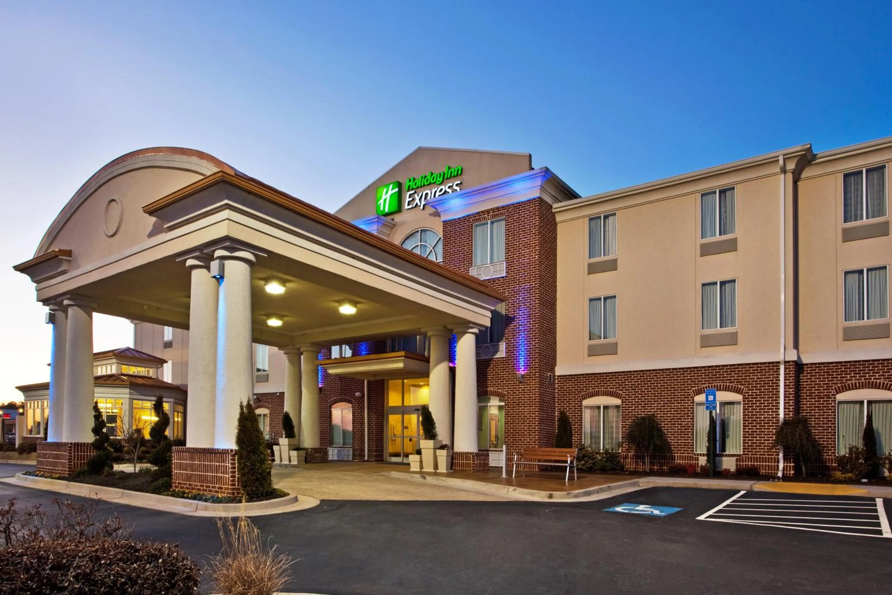 Property building in Holiday Inn Express & Suites Bremen GA by IHG