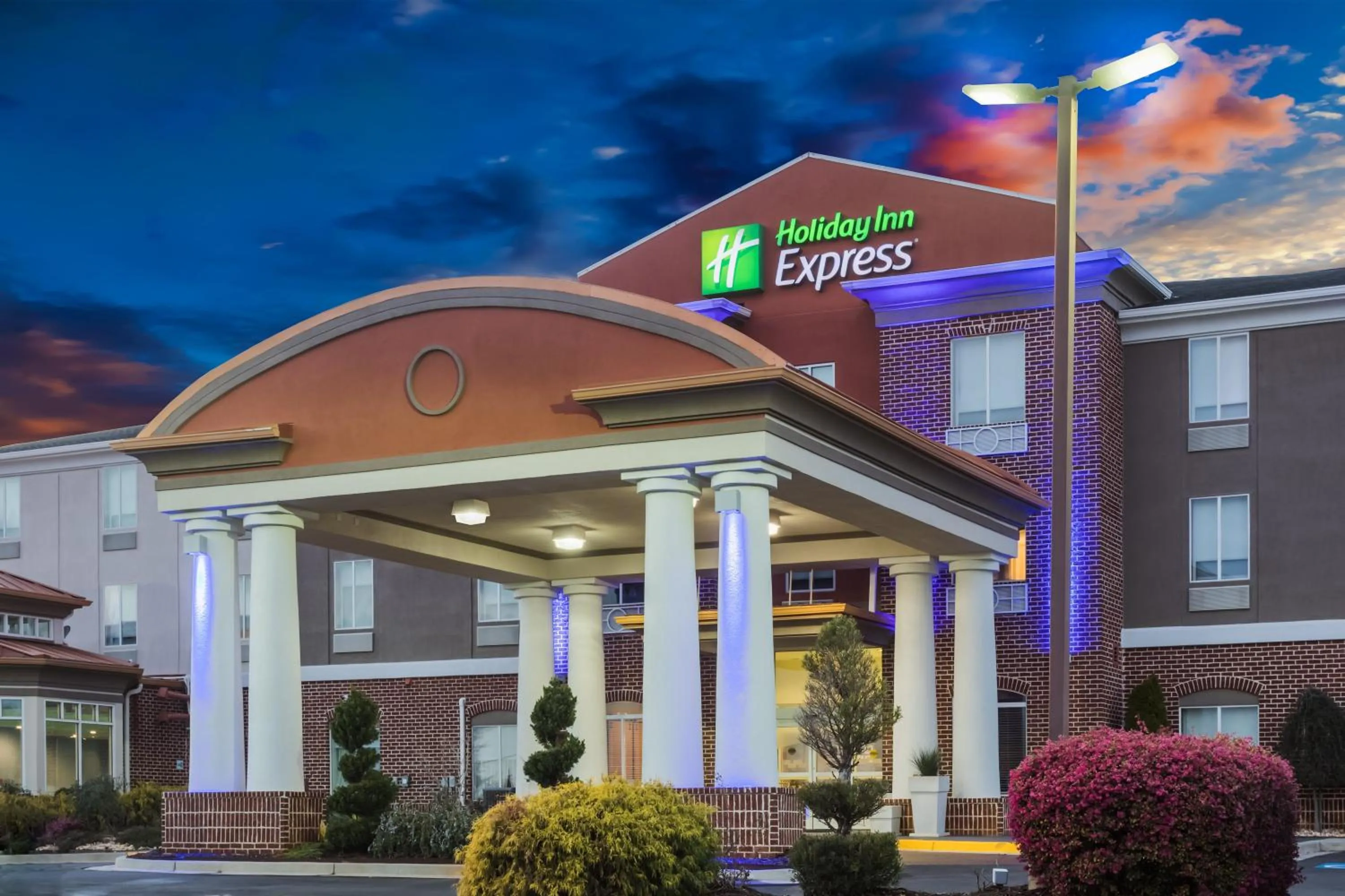 Property building in Holiday Inn Express & Suites Bremen GA by IHG
