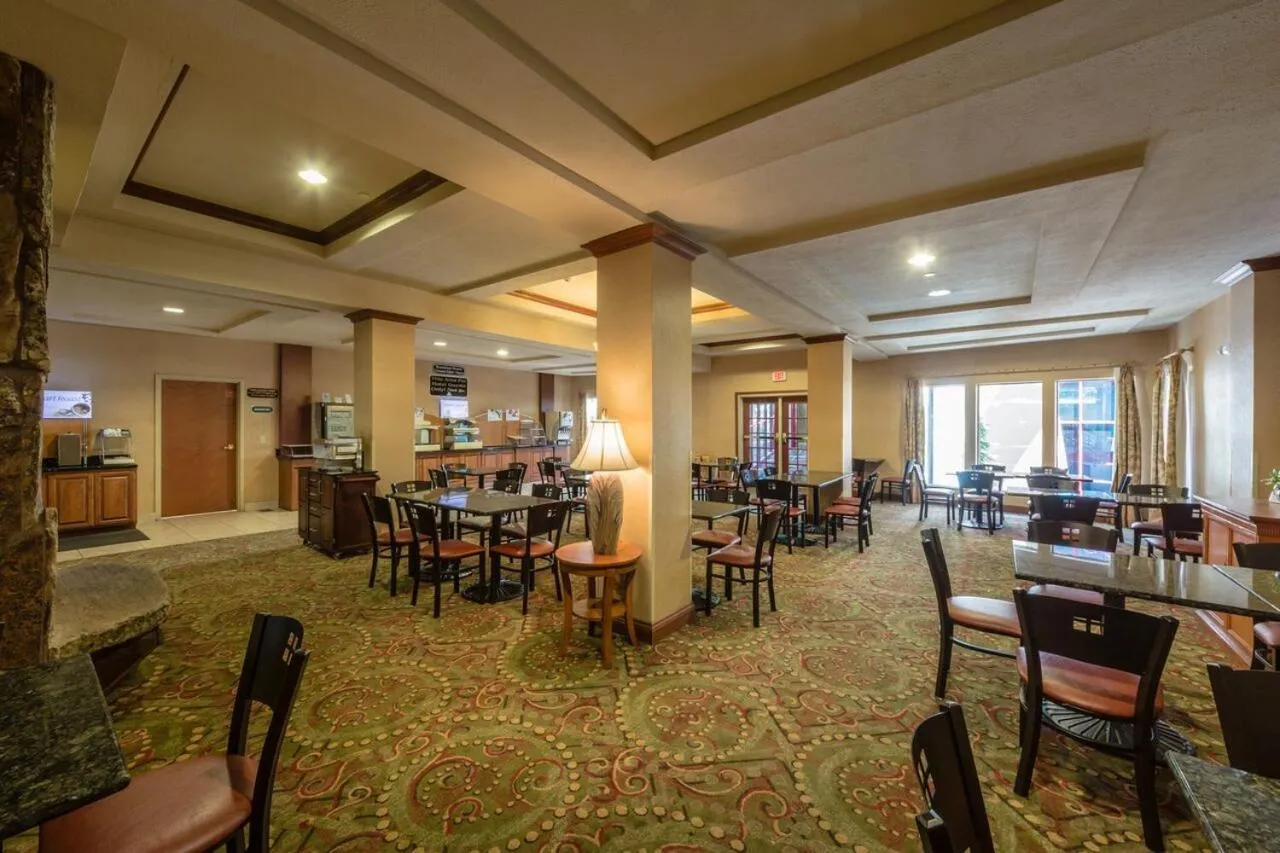 Restaurant/places to eat in Triple Play Resort Hotel & Suites