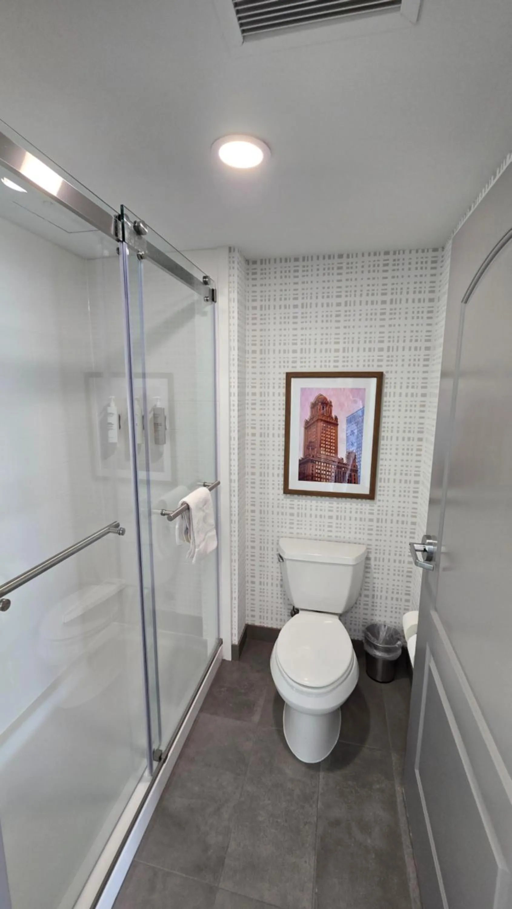 Shower in Hampton Inn & Suites Chicago Deer Park