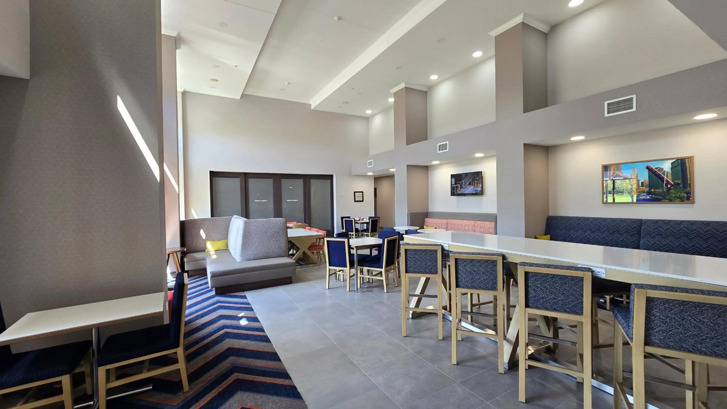 Property building in Hampton Inn & Suites Chicago Deer Park