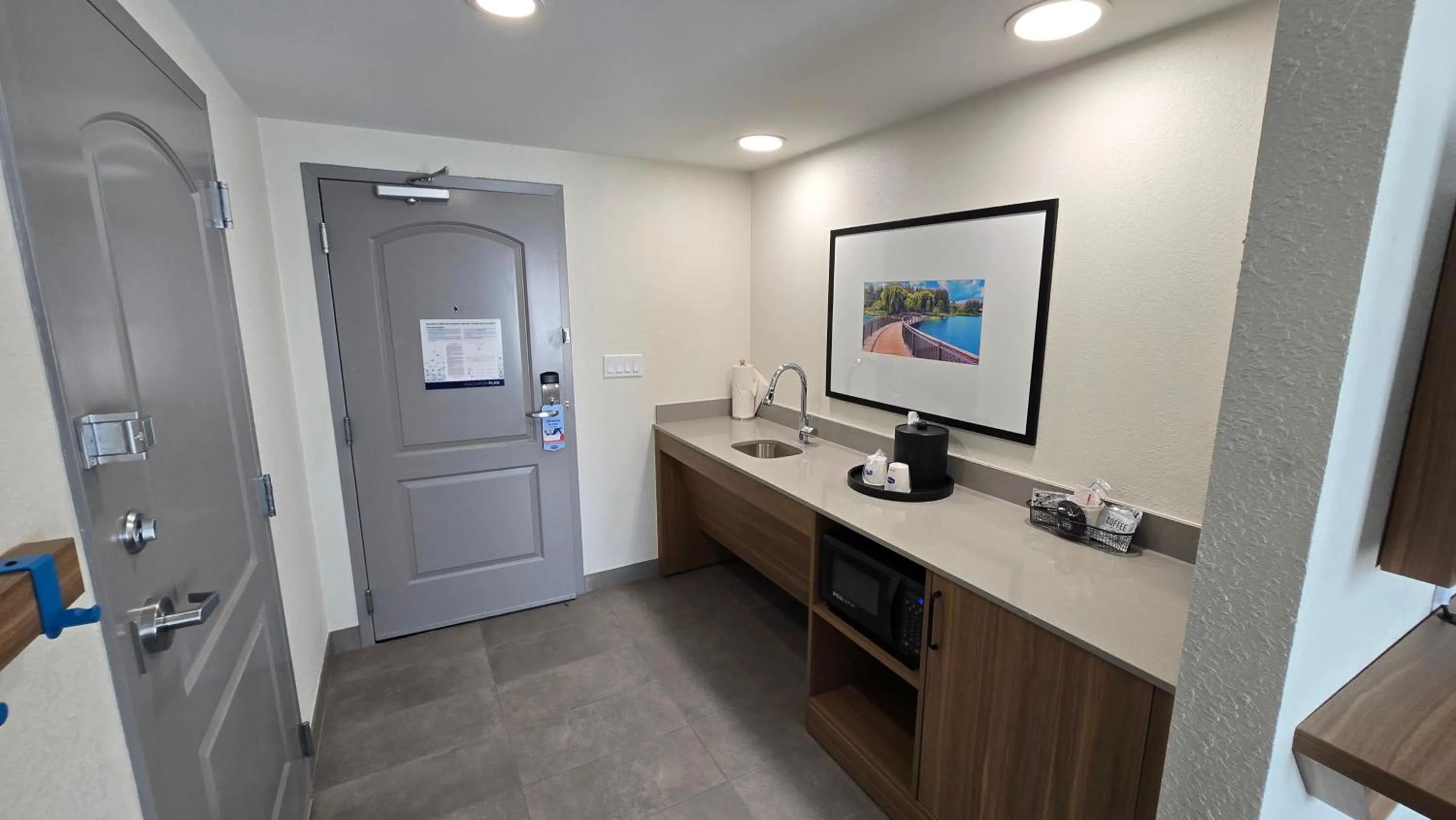 Bedroom in Hampton Inn & Suites Chicago Deer Park