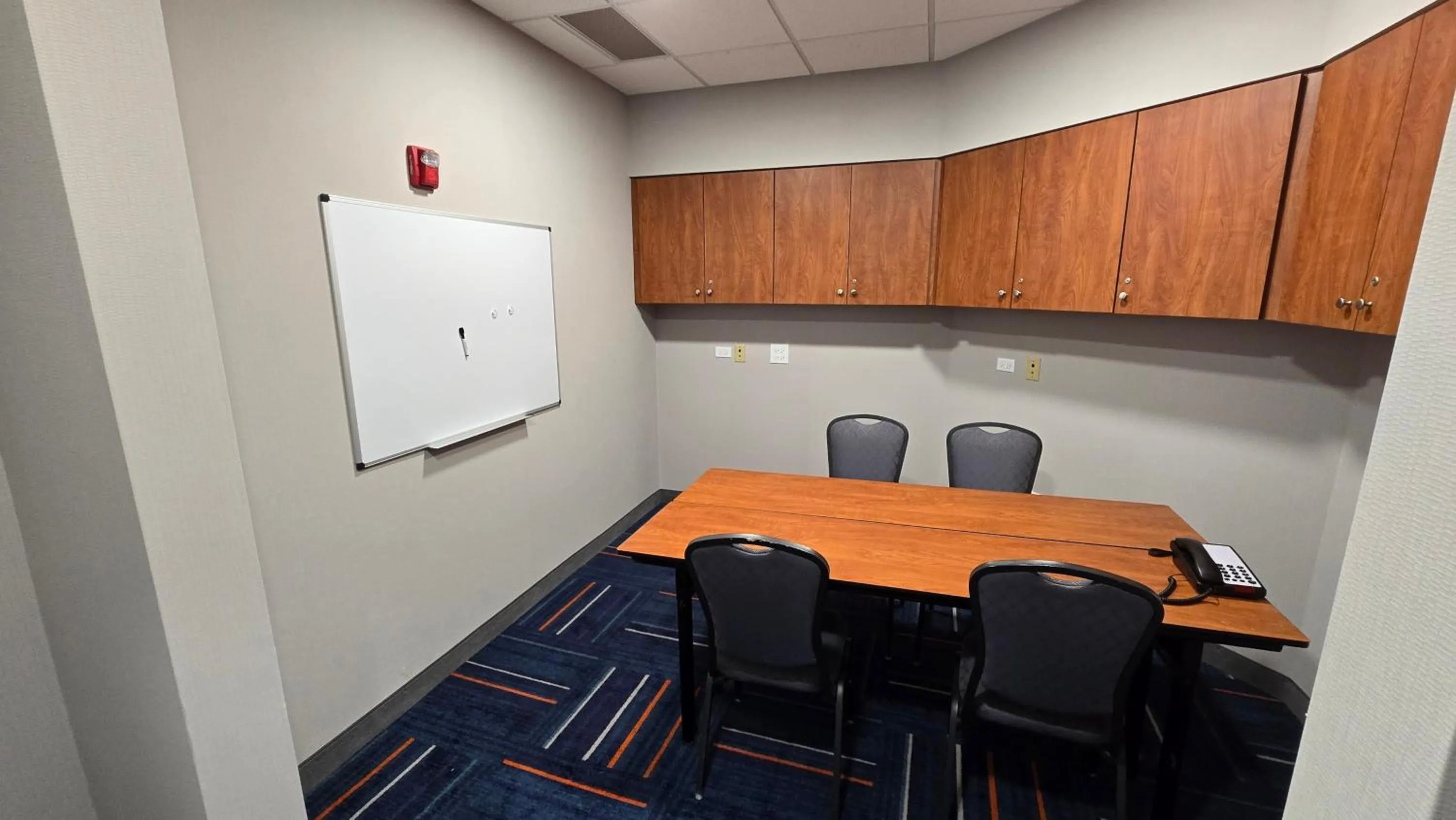Meeting/conference room in Hampton Inn & Suites Chicago Deer Park