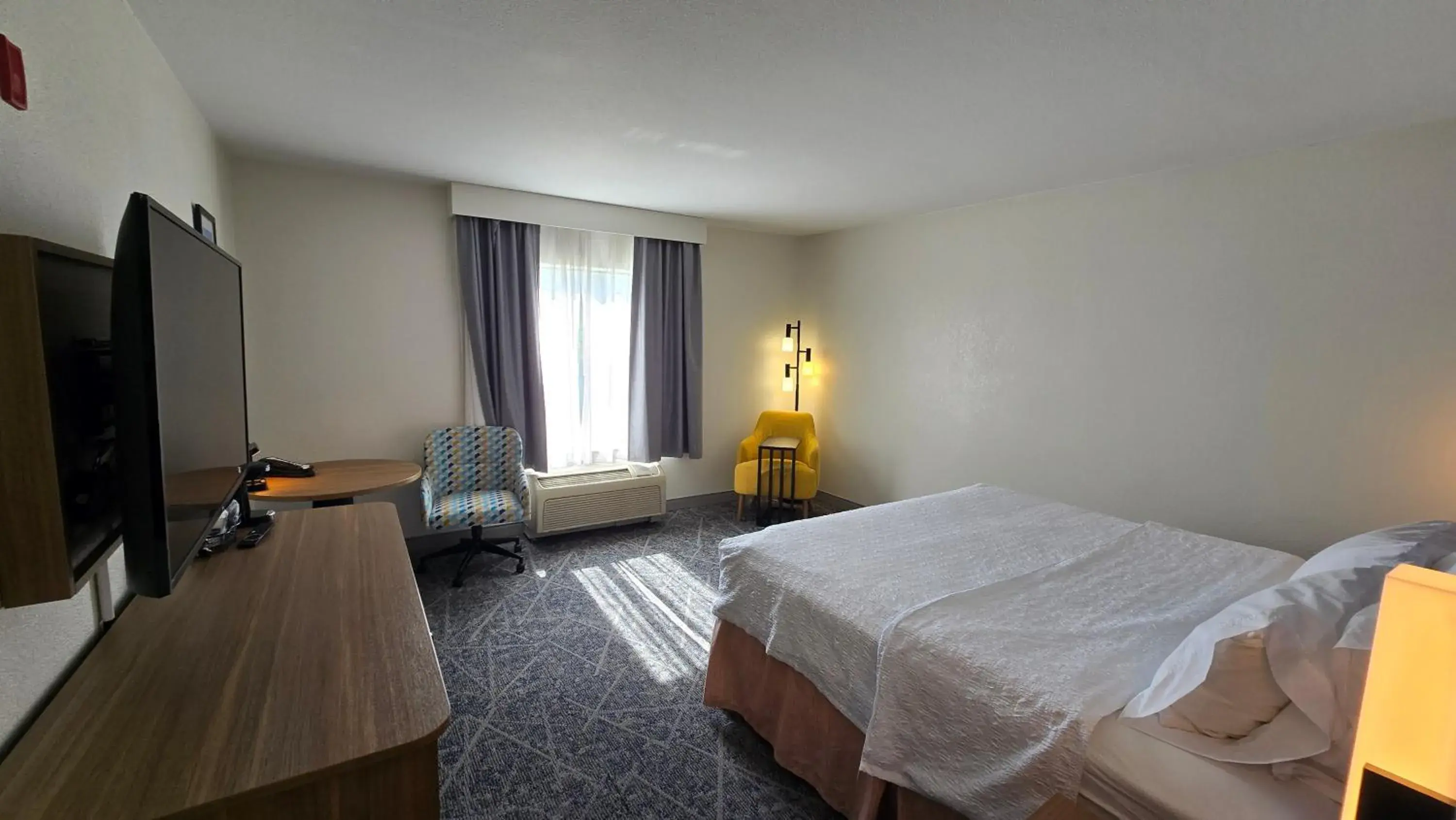 Bedroom, Bed in Hampton Inn & Suites Chicago Deer Park Bedroom, Bed in Hampton Inn & Suites Chicago Deer Park