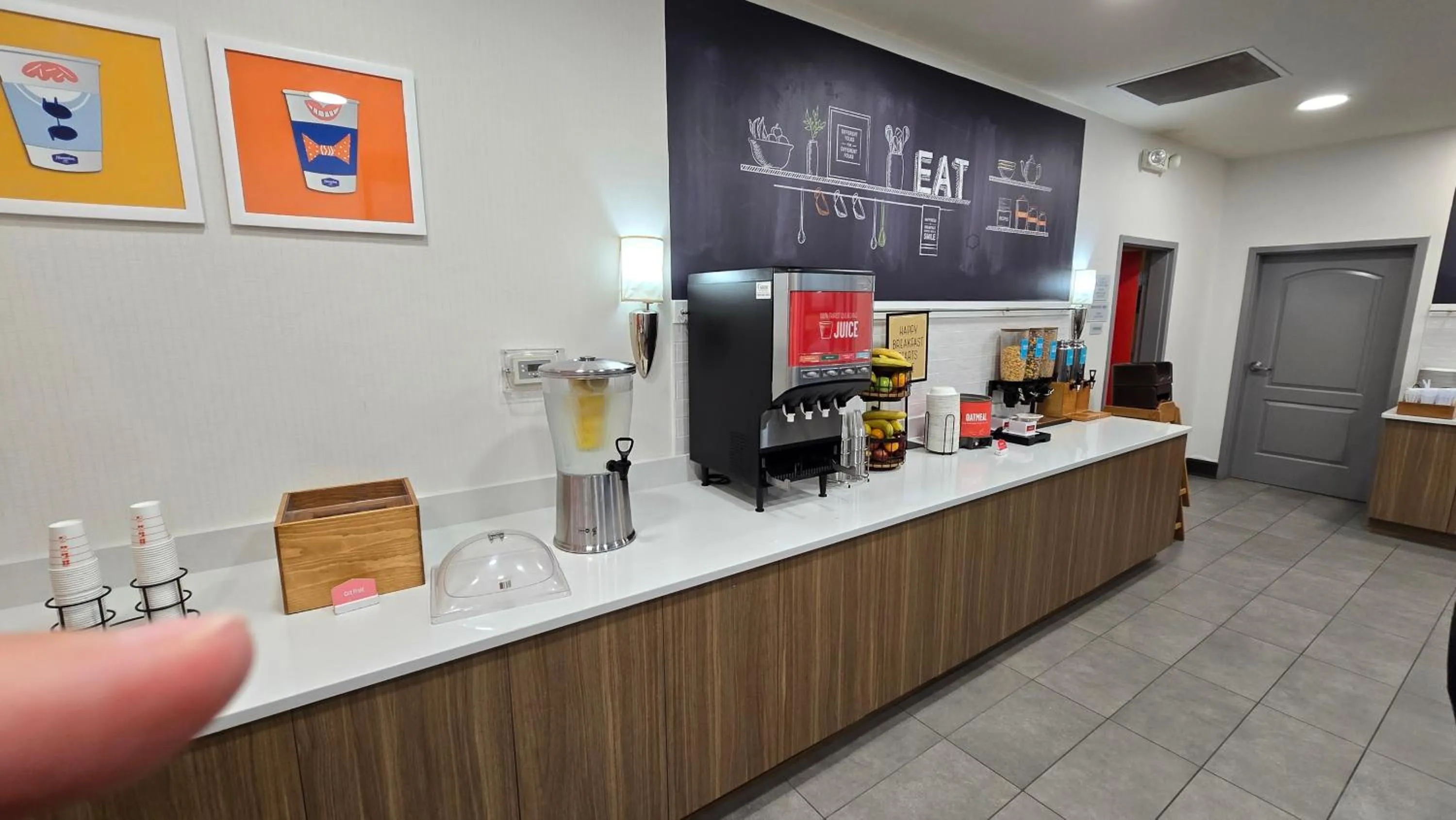 Breakfast in Hampton Inn & Suites Chicago Deer Park