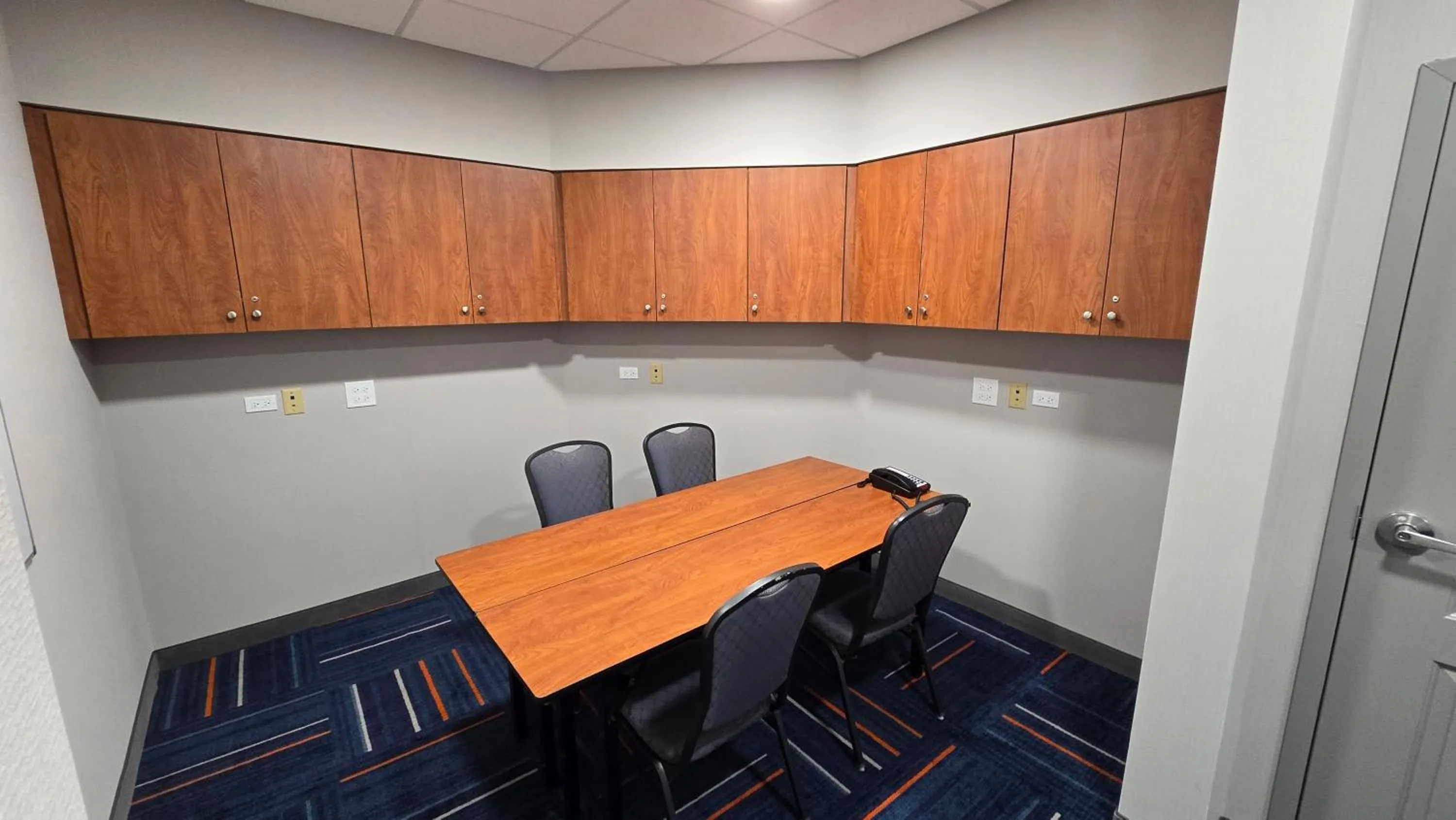 Meeting/conference room in Hampton Inn & Suites Chicago Deer Park
