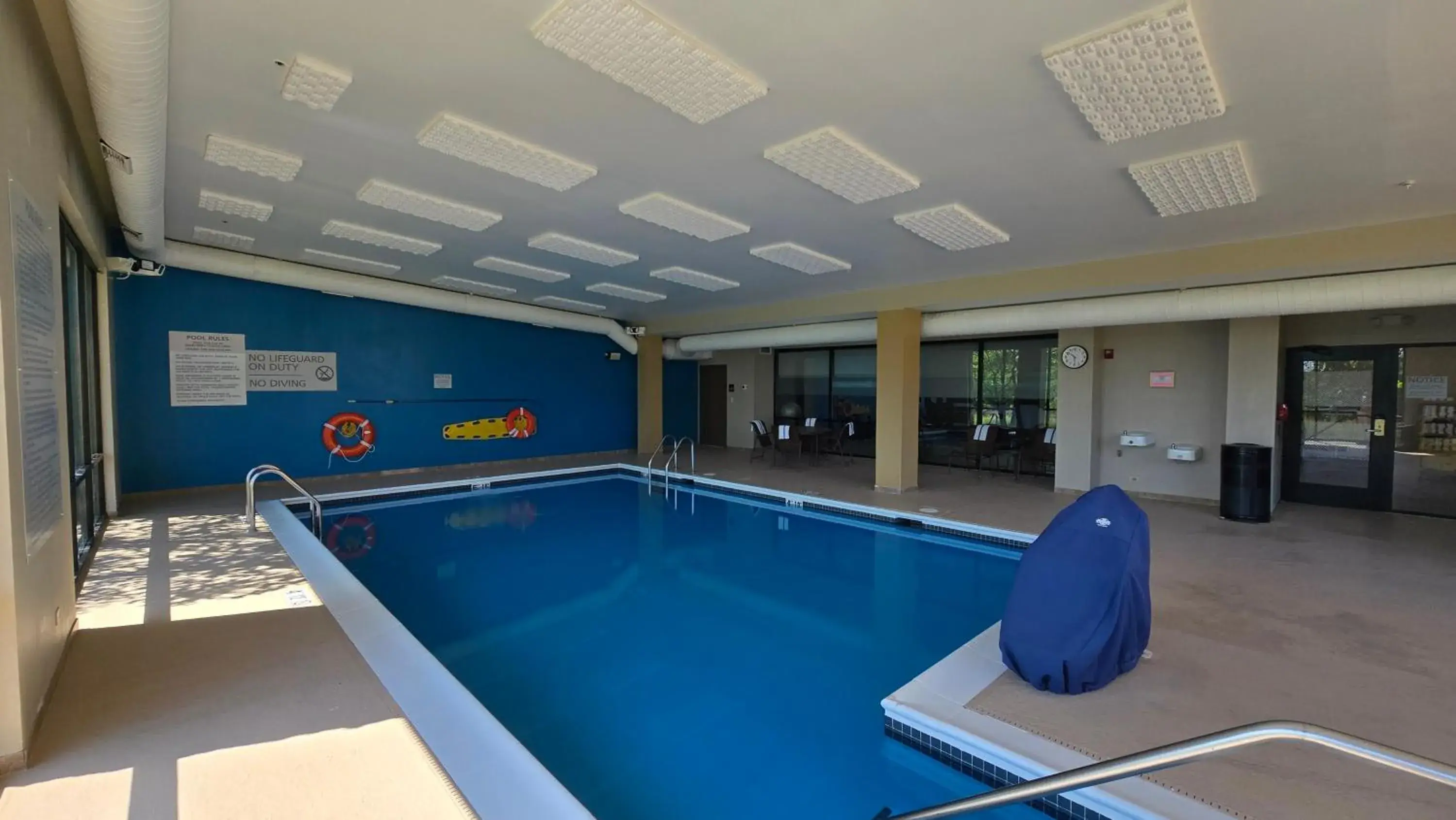 Swimming pool in Hampton Inn & Suites Chicago Deer Park Swimming pool in Hampton Inn & Suites Chicago Deer Park
