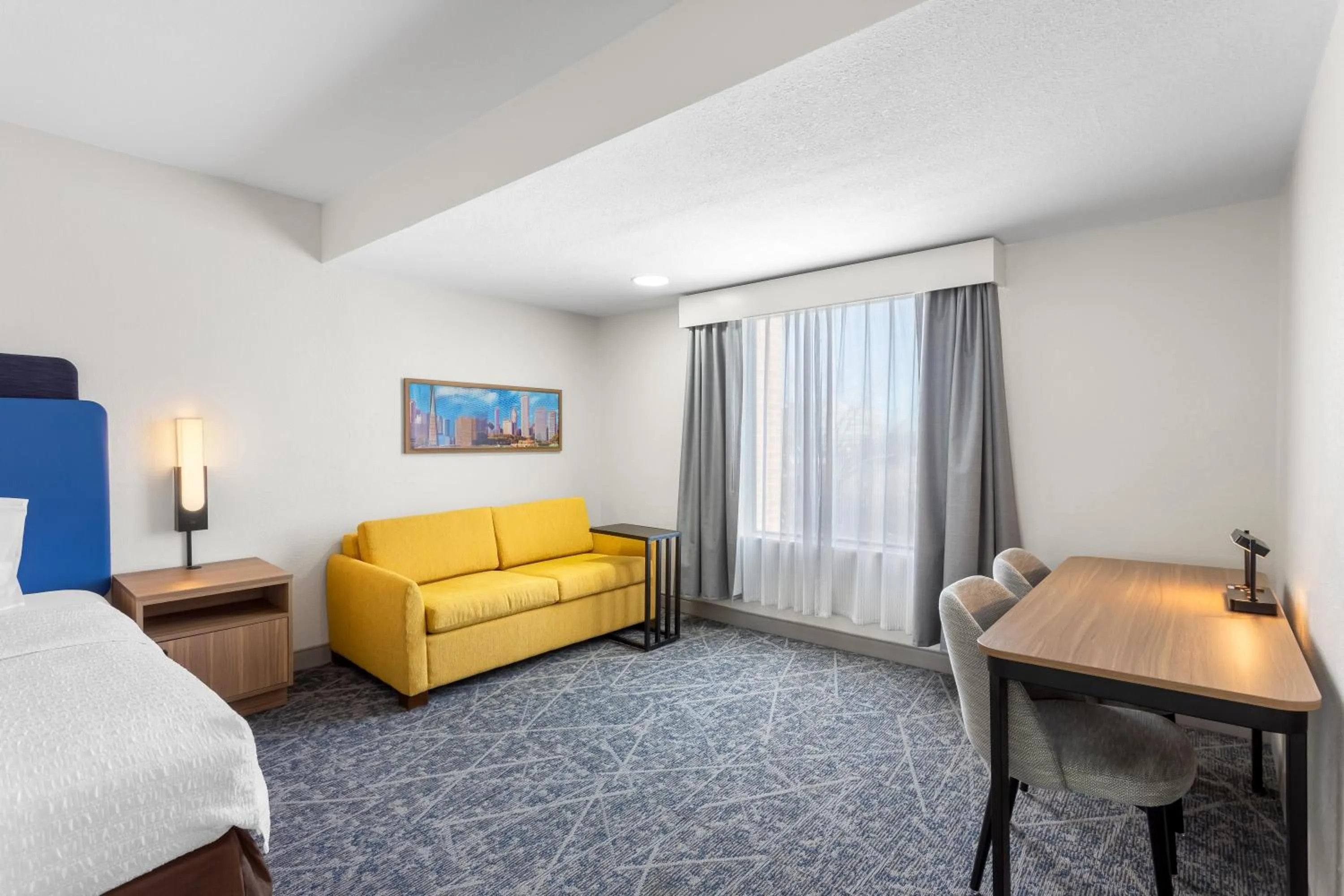 Living room, Bed in Hampton Inn & Suites Chicago Deer Park