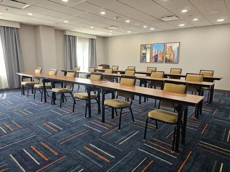 Meeting/conference room in Hampton Inn & Suites Chicago Deer Park