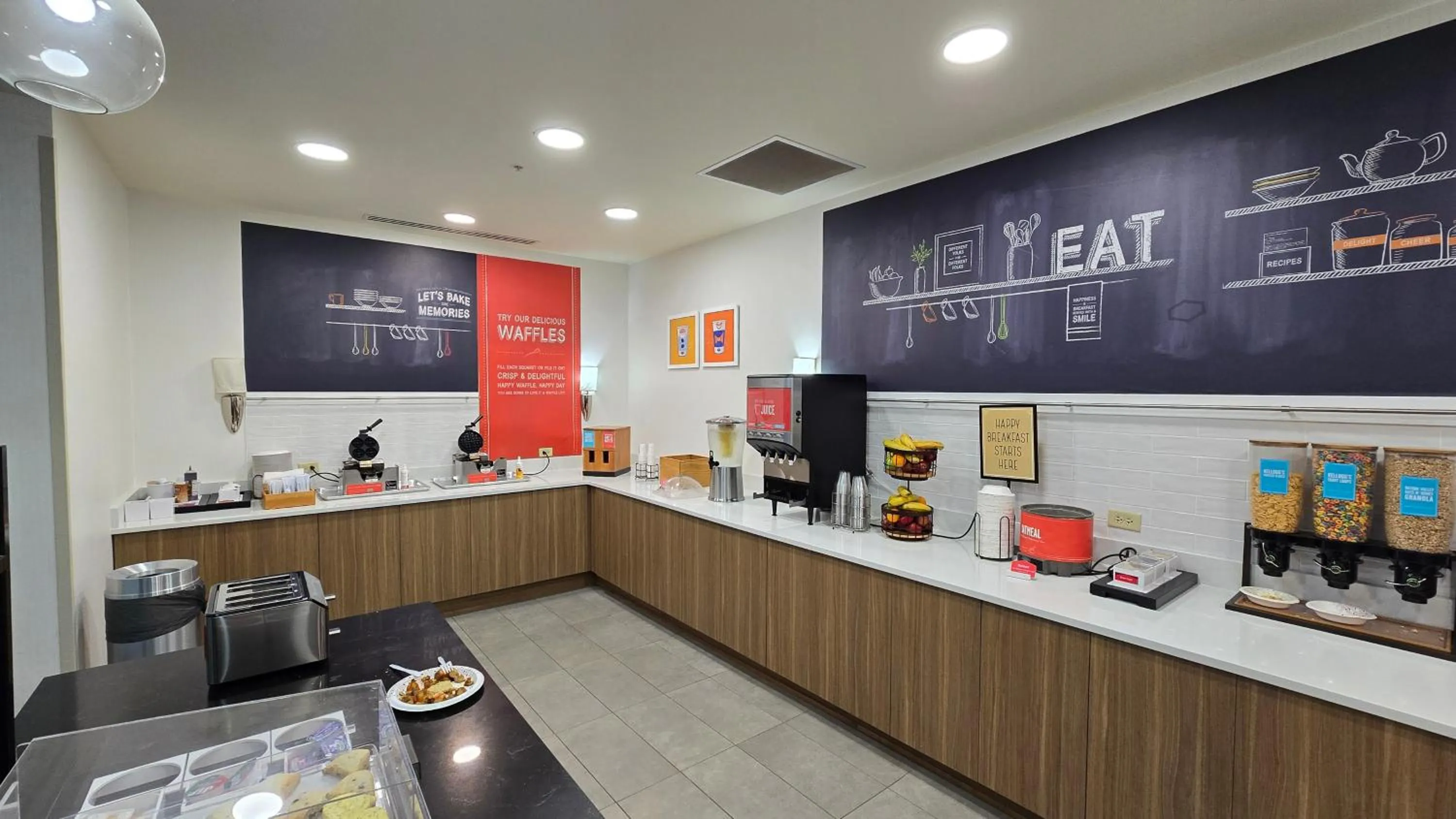 Breakfast in Hampton Inn & Suites Chicago Deer Park