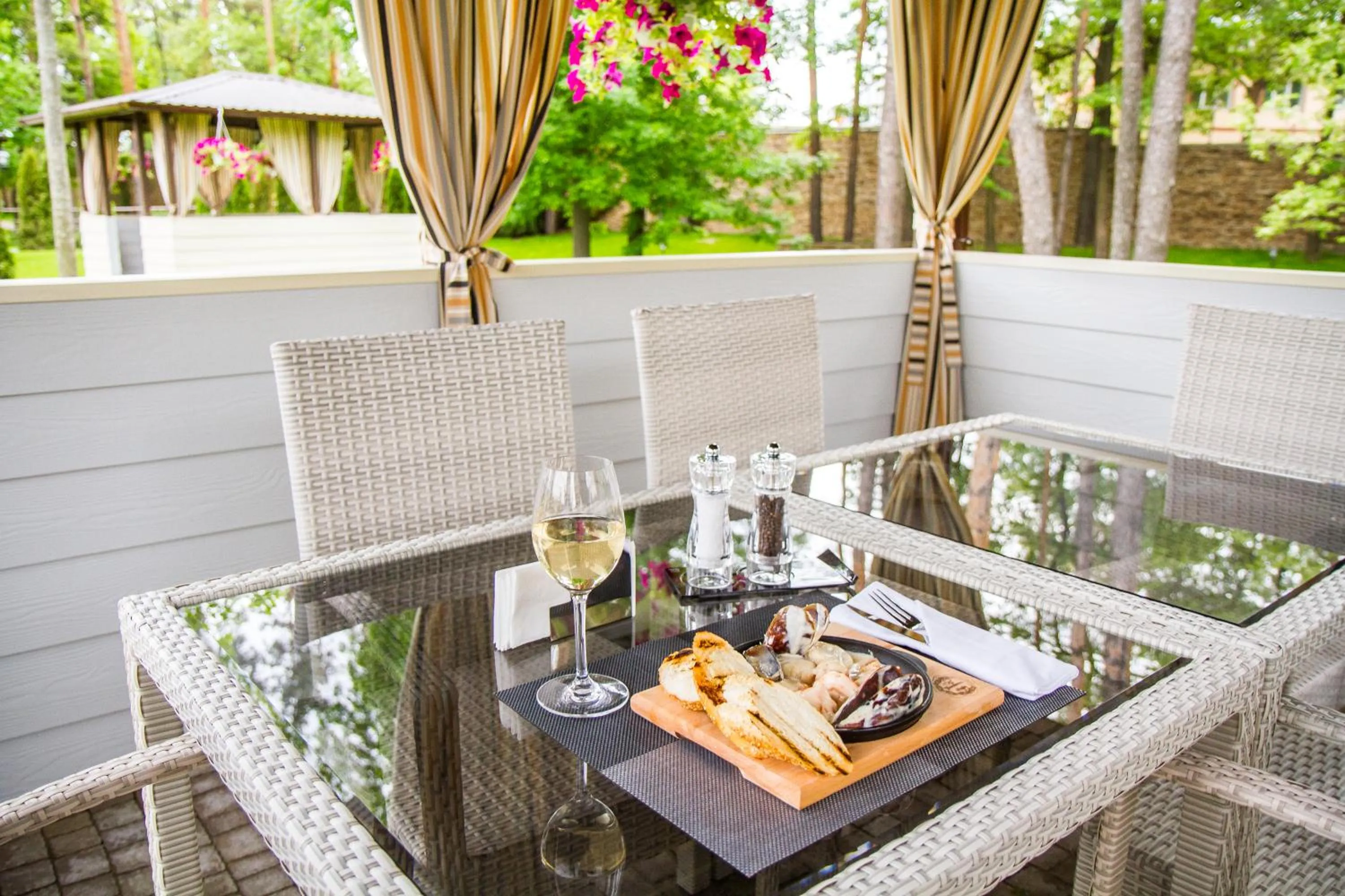 Restaurant/places to eat in City Holiday Resort & SPA