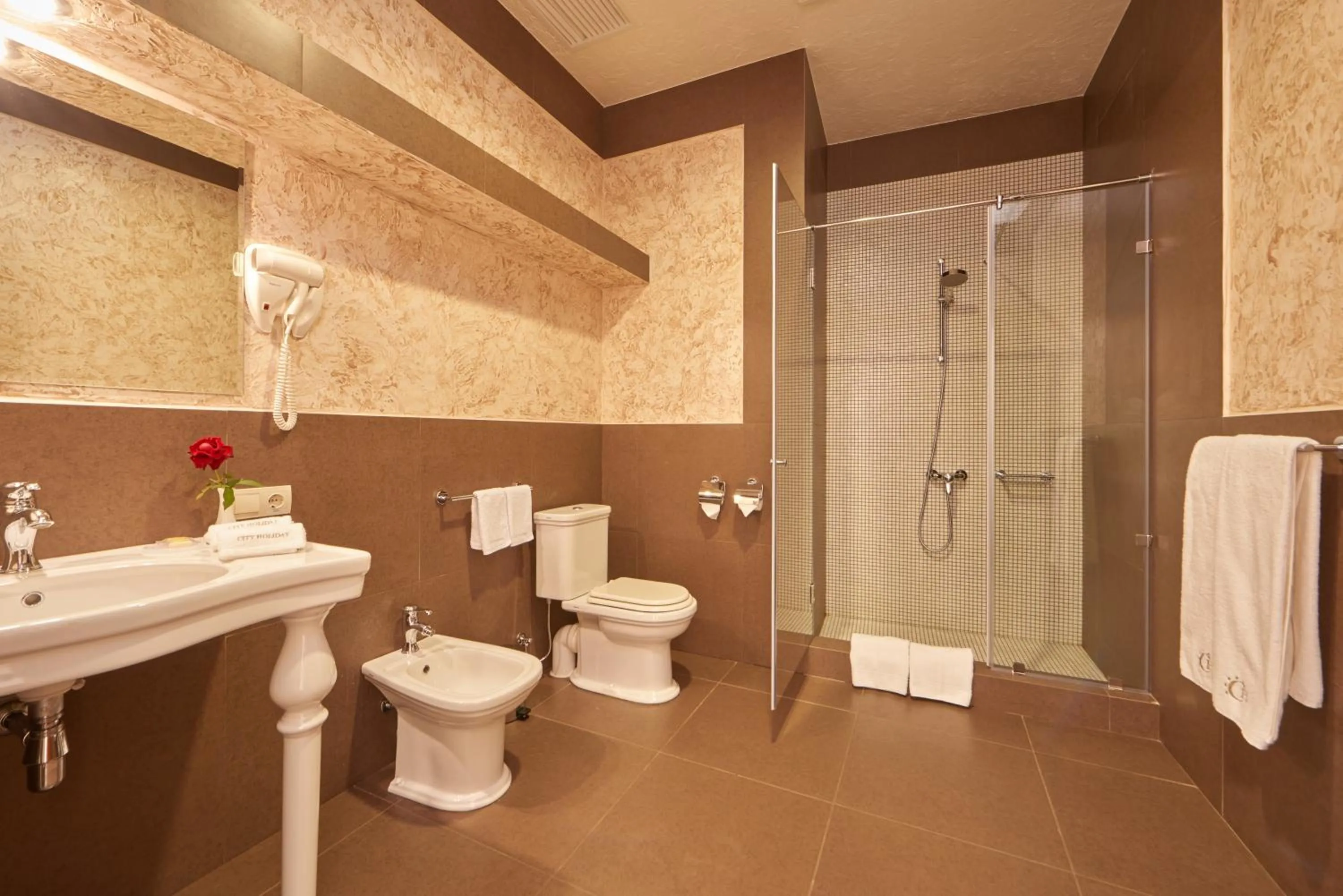 Shower in City Holiday Resort & SPA