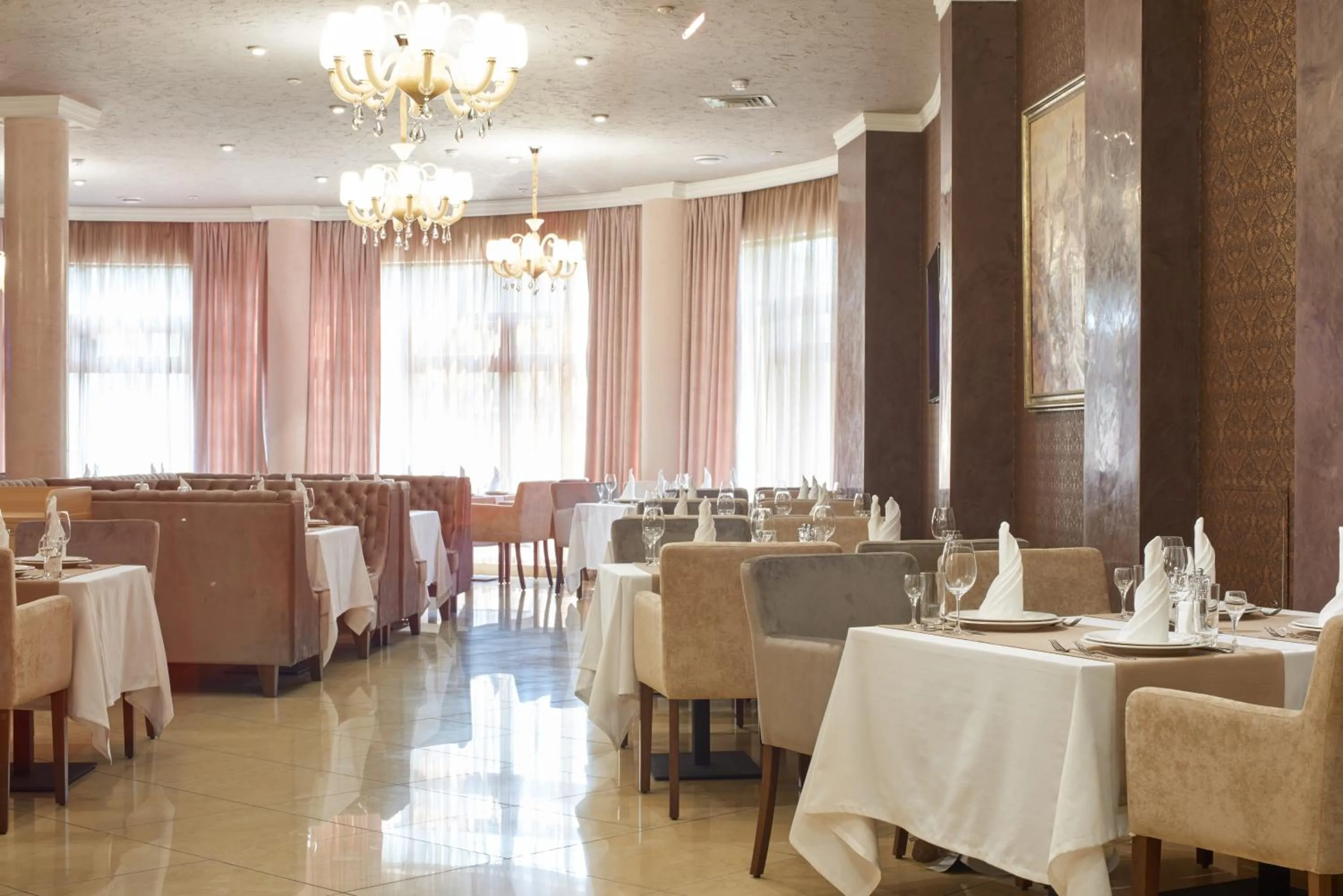 Restaurant/places to eat in City Holiday Resort & SPA