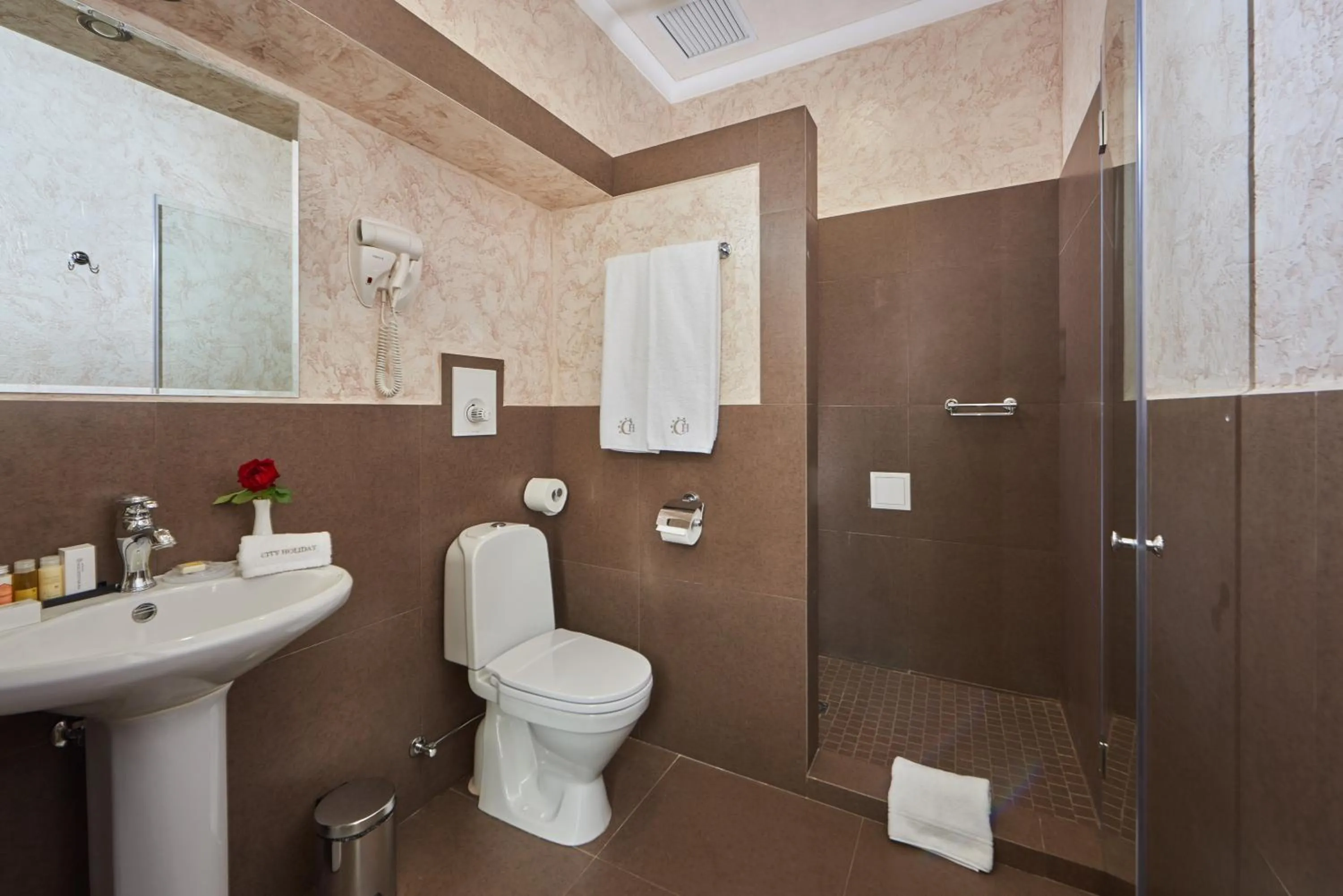 Shower in City Holiday Resort & SPA