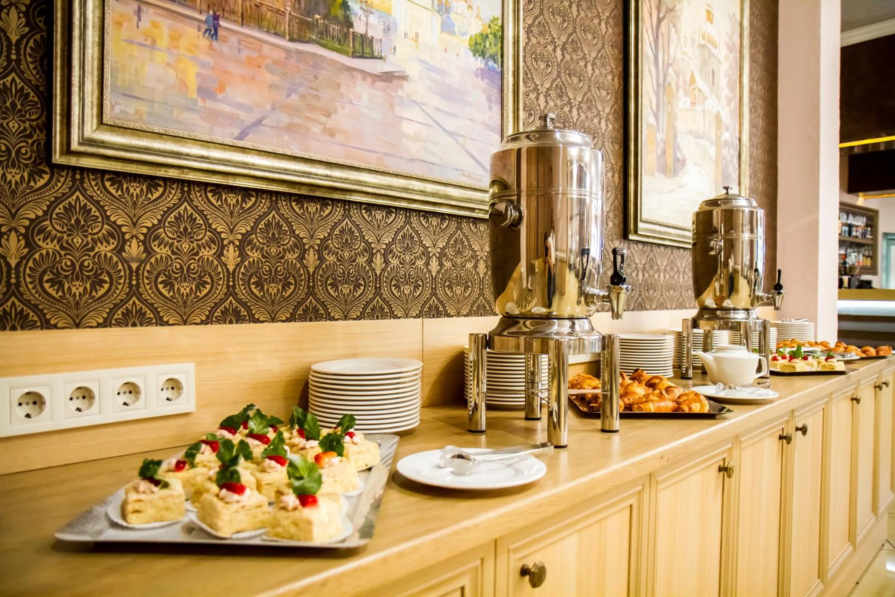 Restaurant/places to eat in City Holiday Resort & SPA