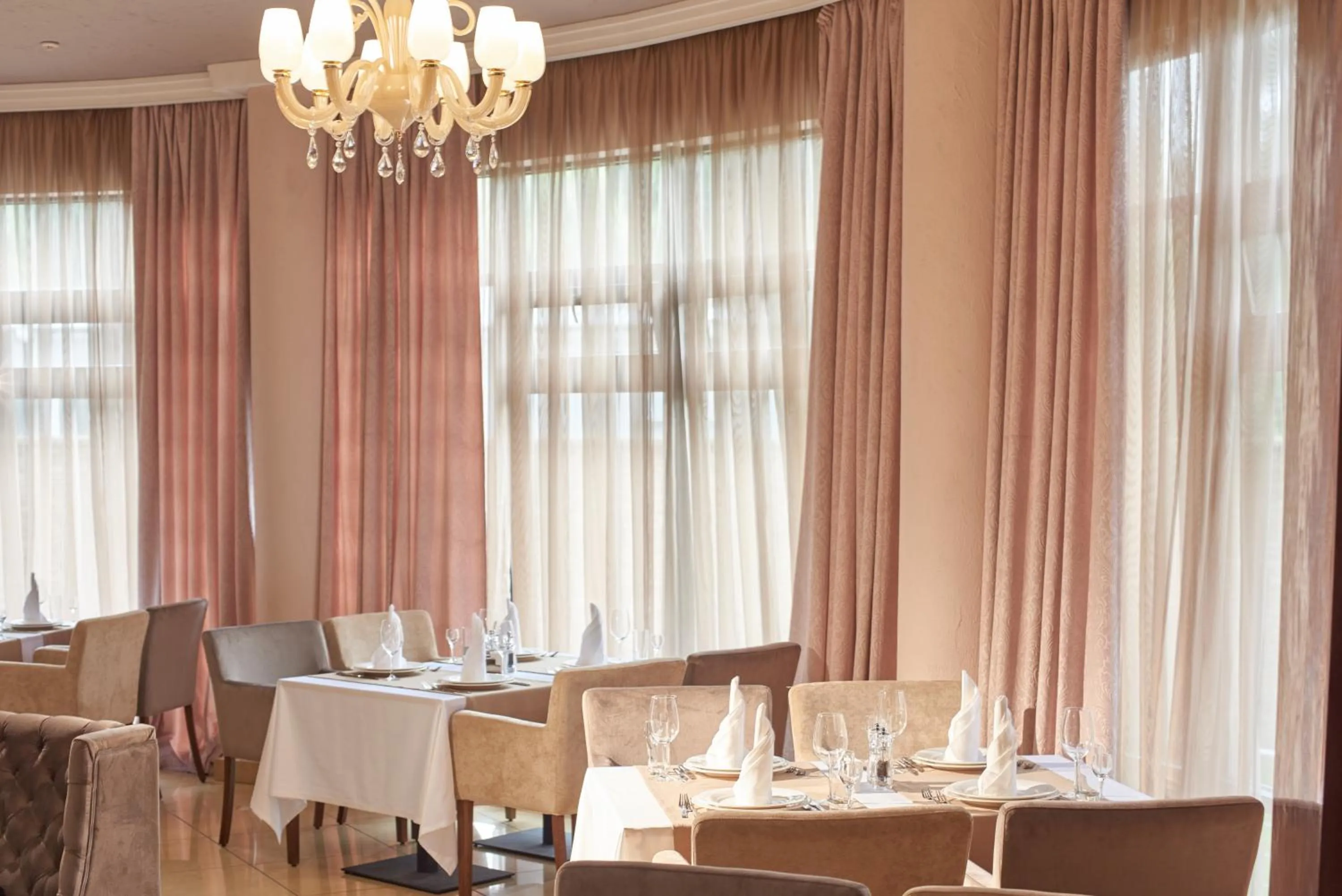 Restaurant/places to eat in City Holiday Resort & SPA