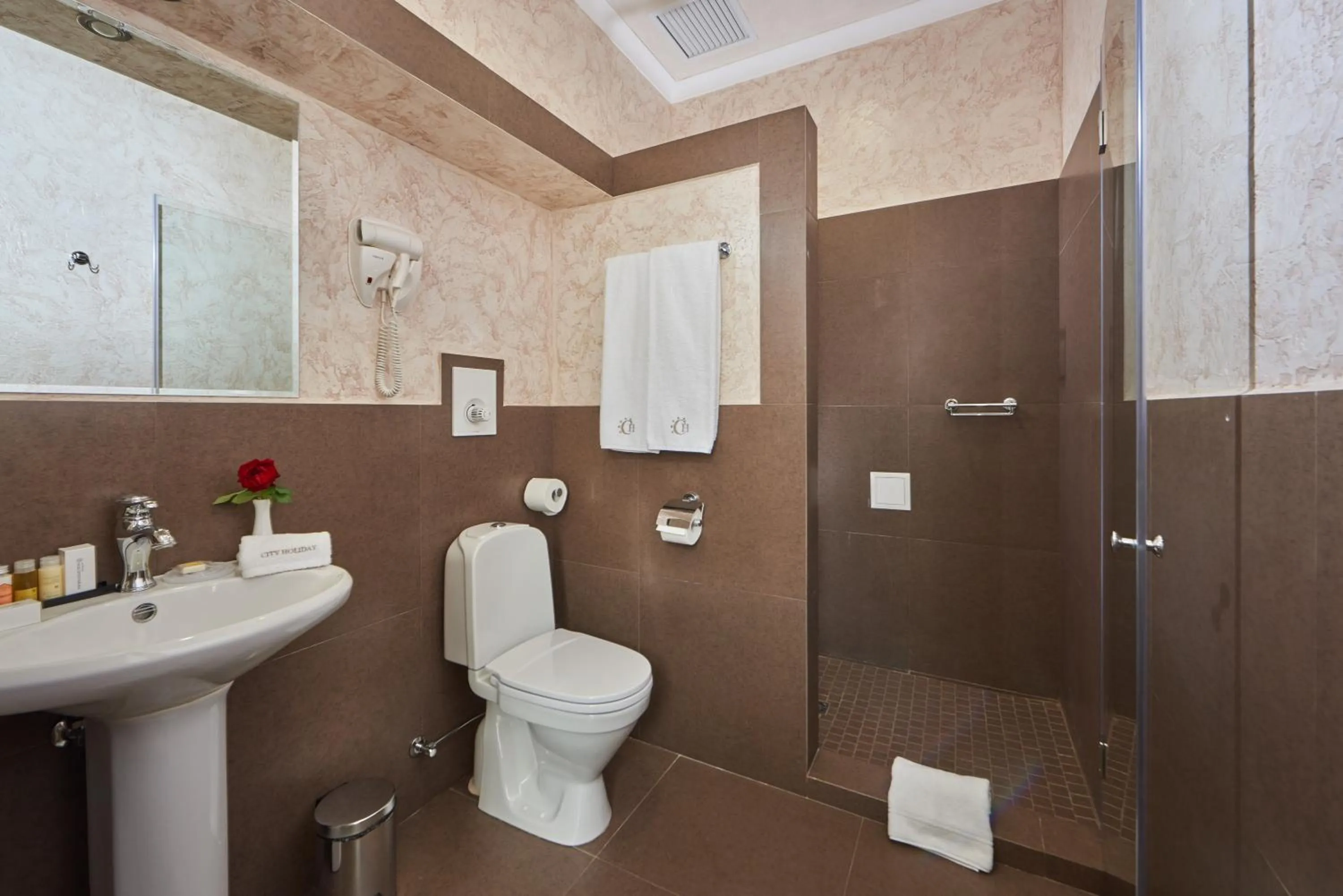 Shower in City Holiday Resort & SPA