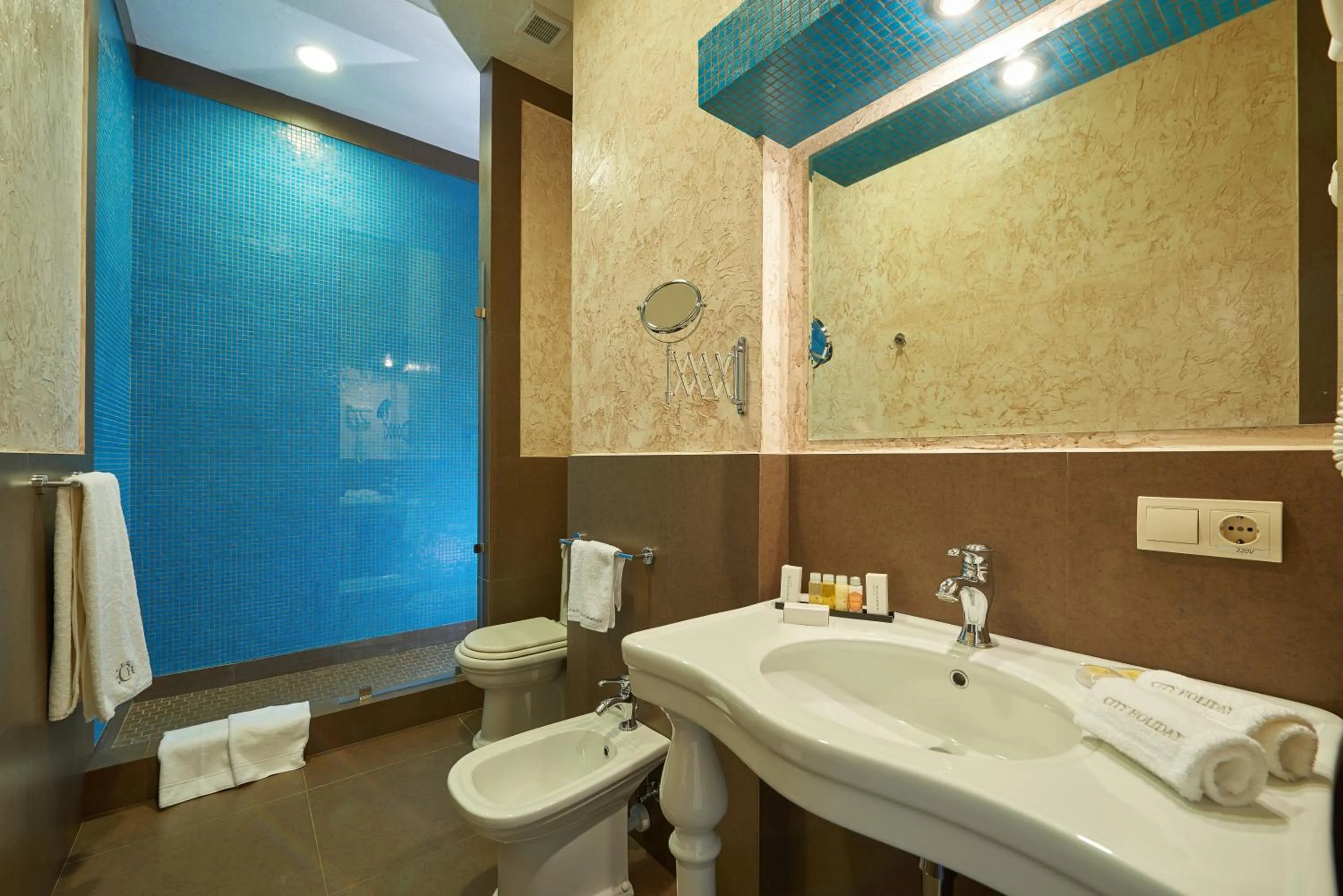 Shower in City Holiday Resort & SPA