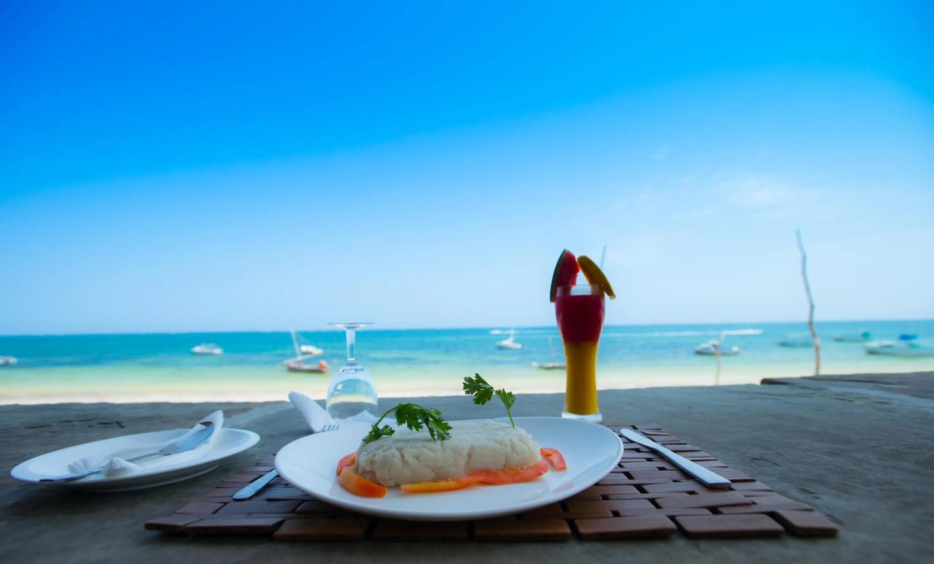 Restaurant/places to eat in Ziwa Beach Resort
