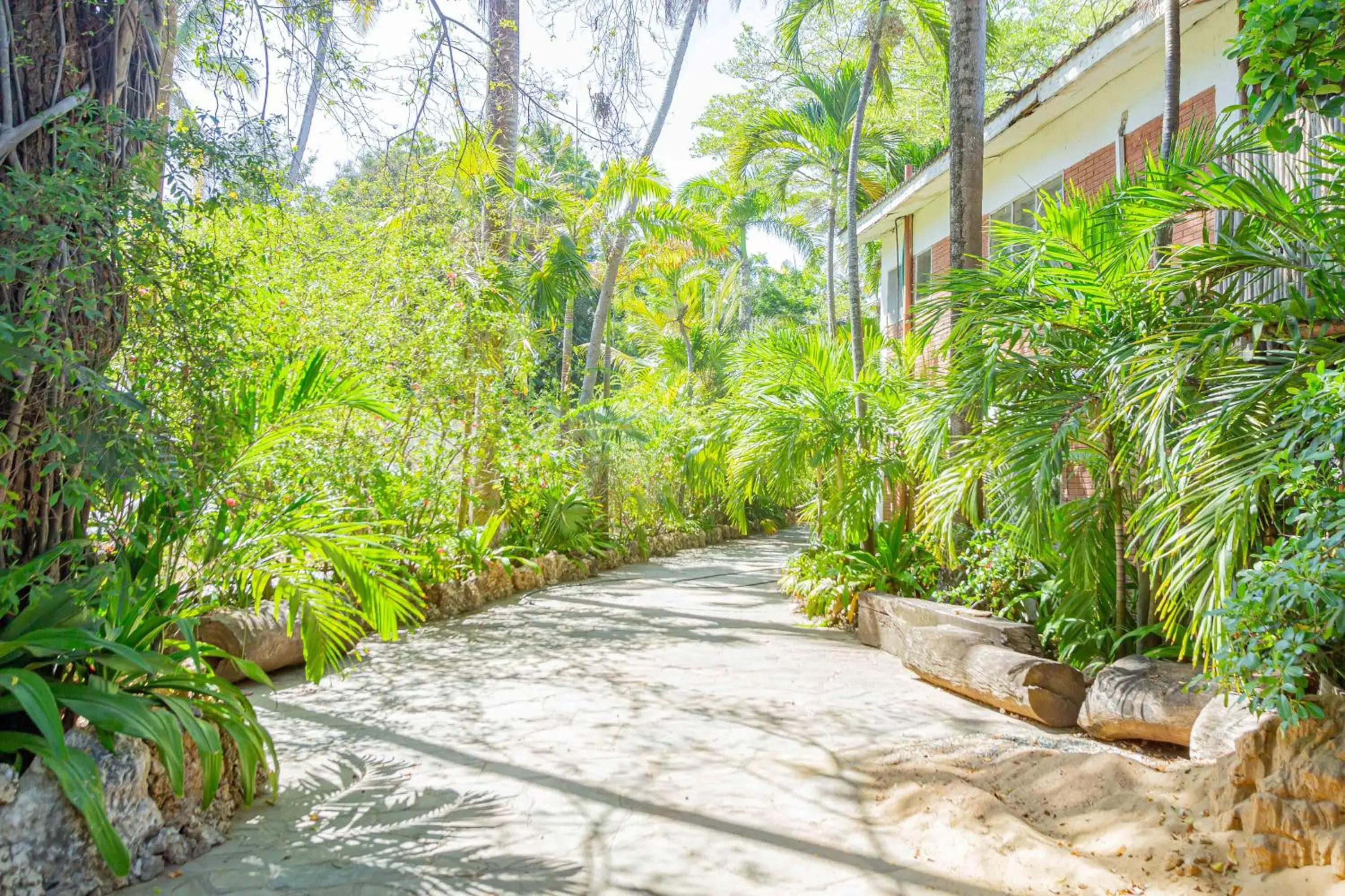 Twin Room with Garden View in Ziwa Beach Resort Twin Room with Garden View in Ziwa Beach Resort