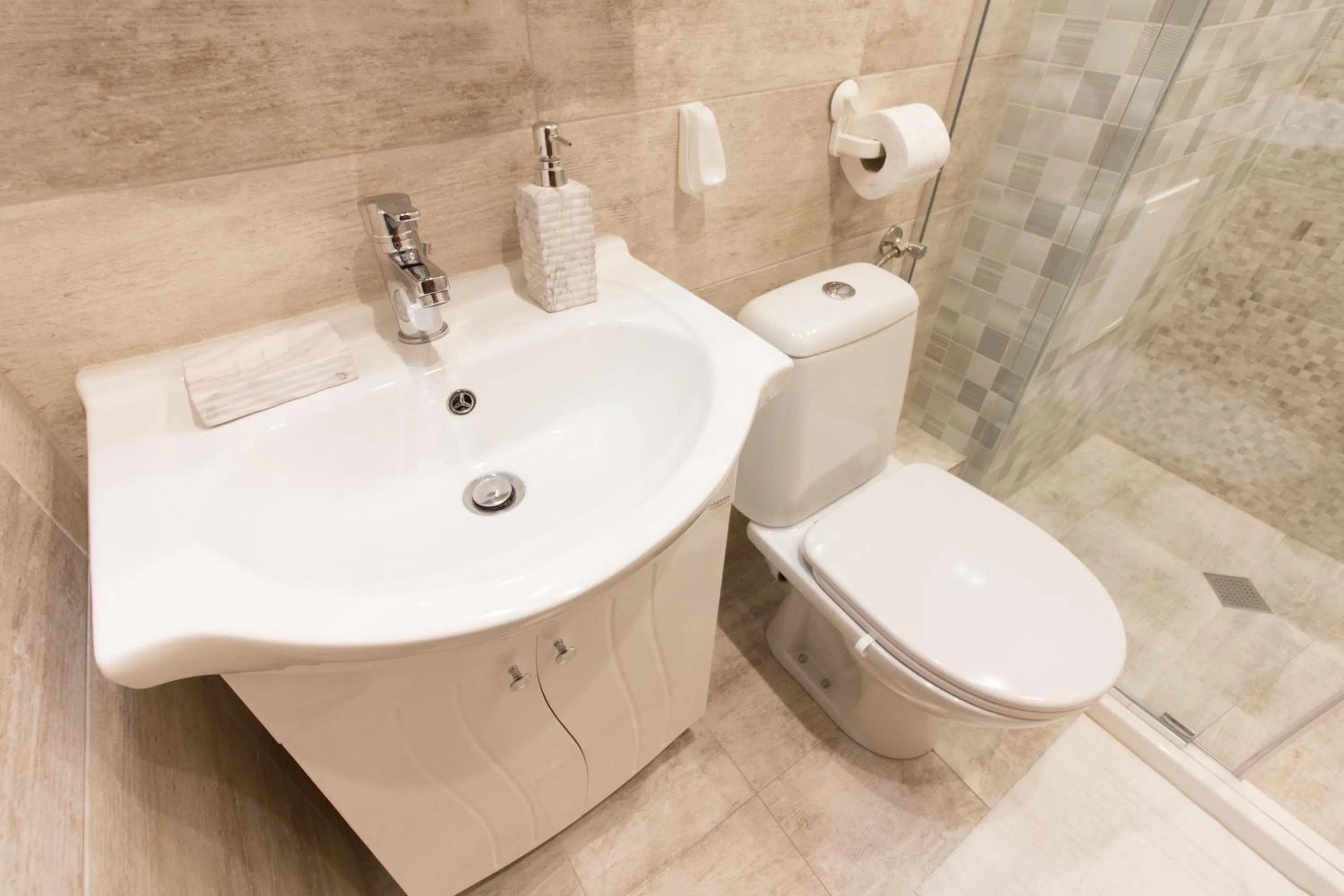 Toilet in Domus Apartments Old Town with Garage