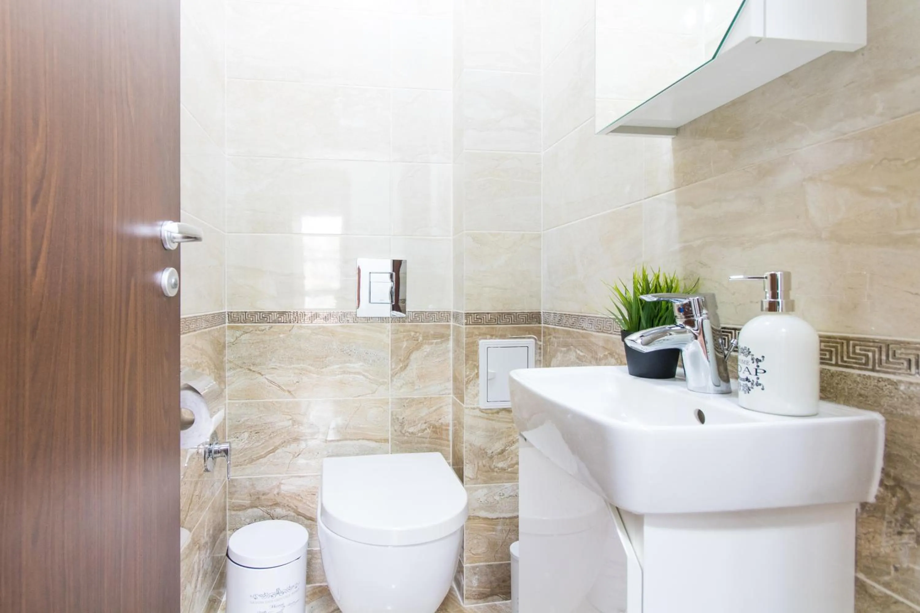 Toilet in Domus Apartments Old Town with Garage