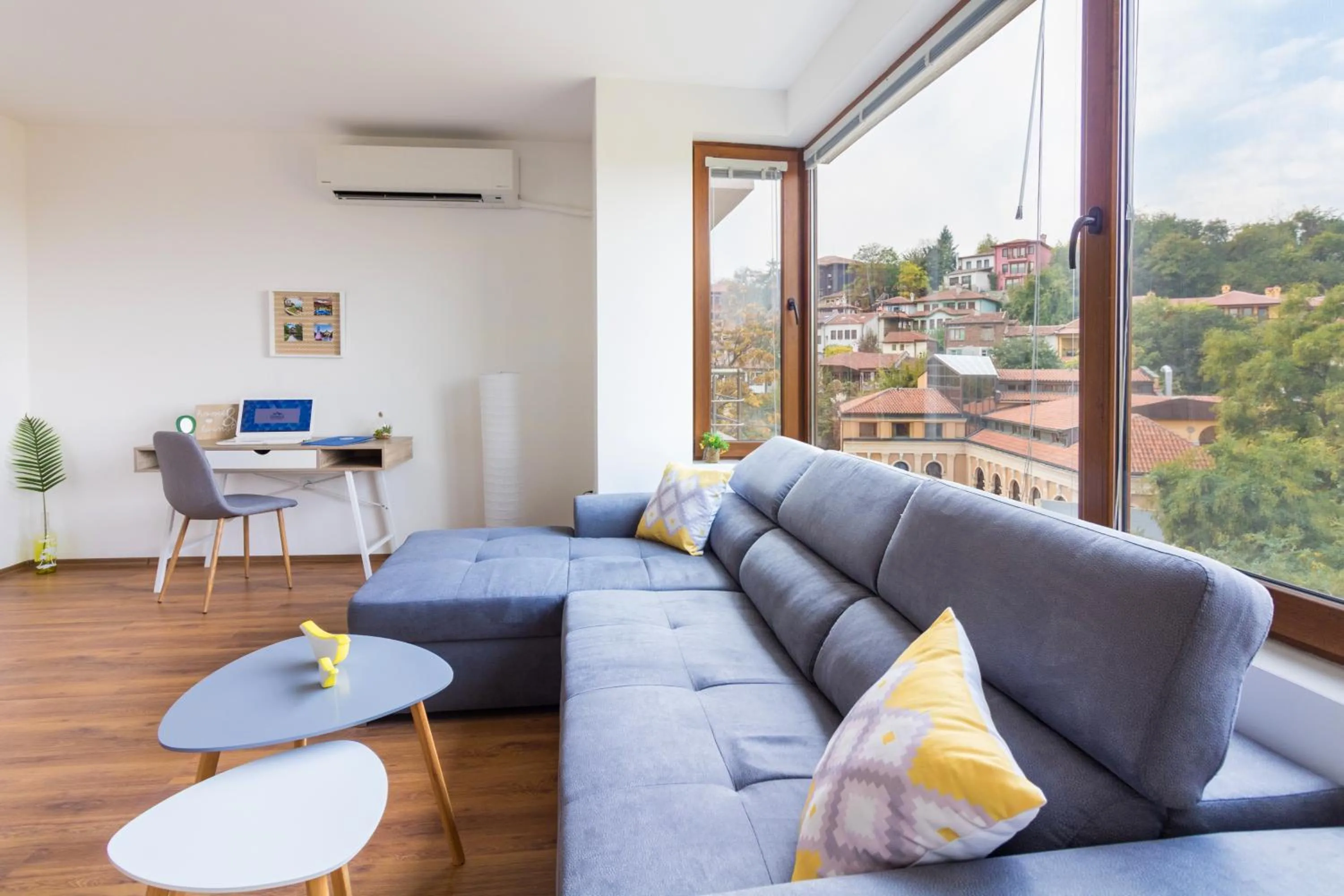 Living room in Domus Apartments Old Town with Garage