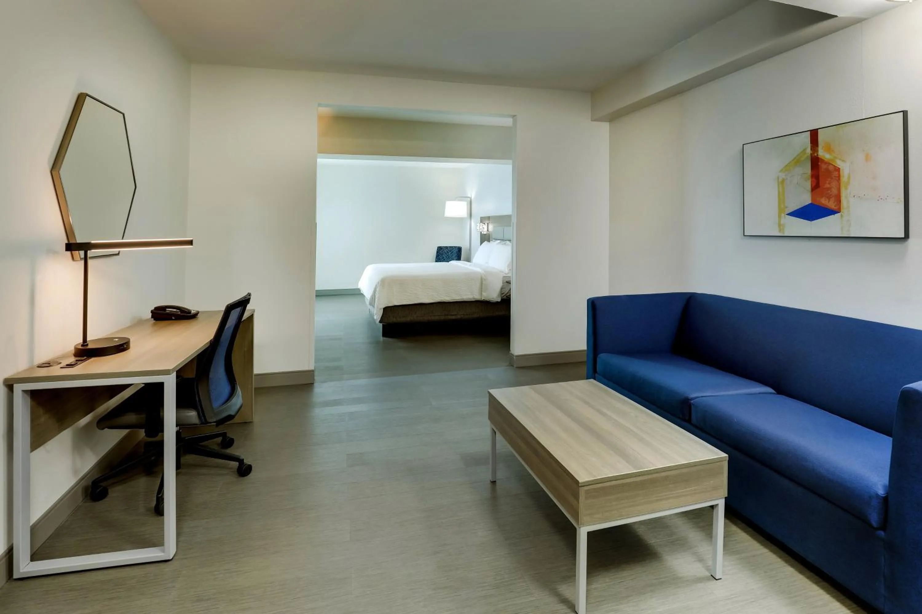 Photo of the whole room, Bed in Holiday Inn Express Hotel & Suites Richmond by IHG