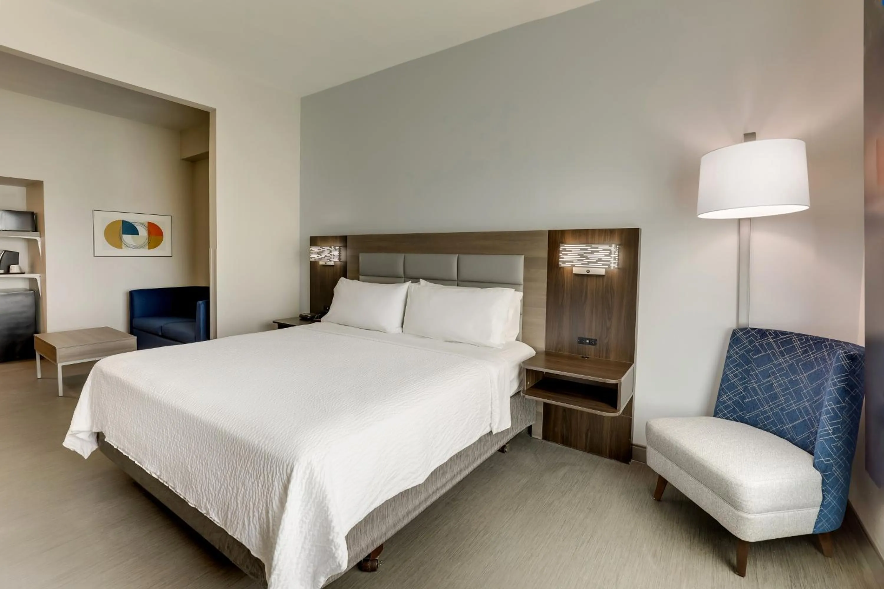 Bed in Holiday Inn Express Hotel & Suites Richmond by IHG