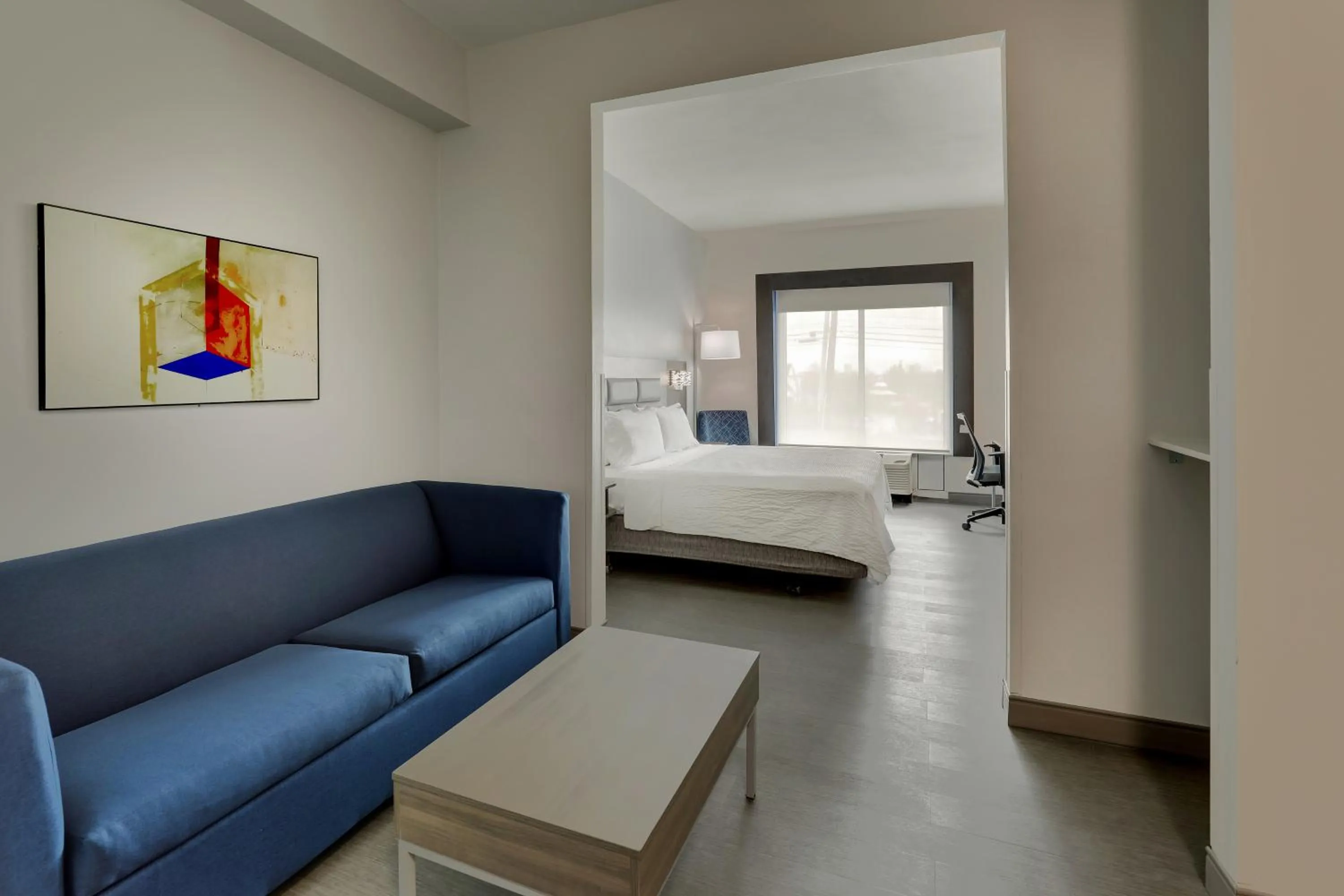 Seating area, Bed in Holiday Inn Express Hotel & Suites Richmond by IHG