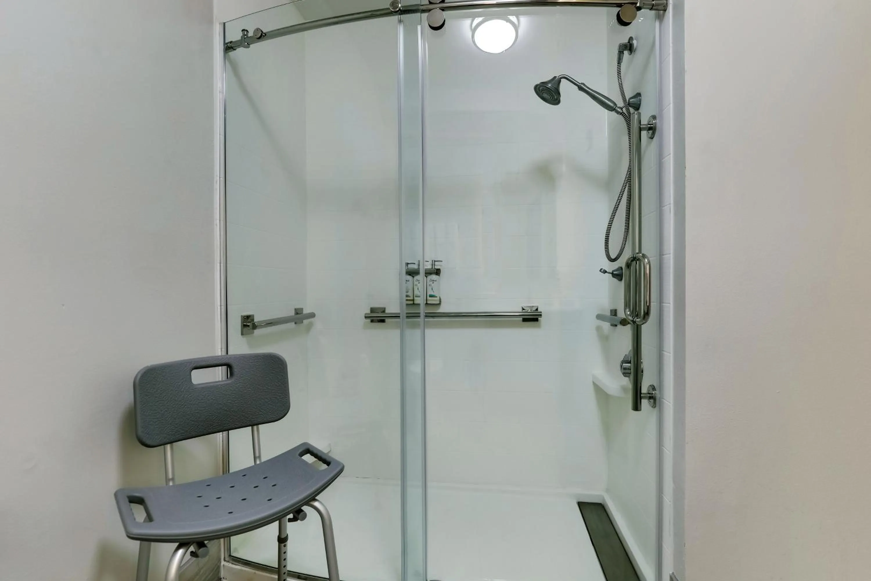 Shower in Holiday Inn Express Hotel & Suites Richmond by IHG