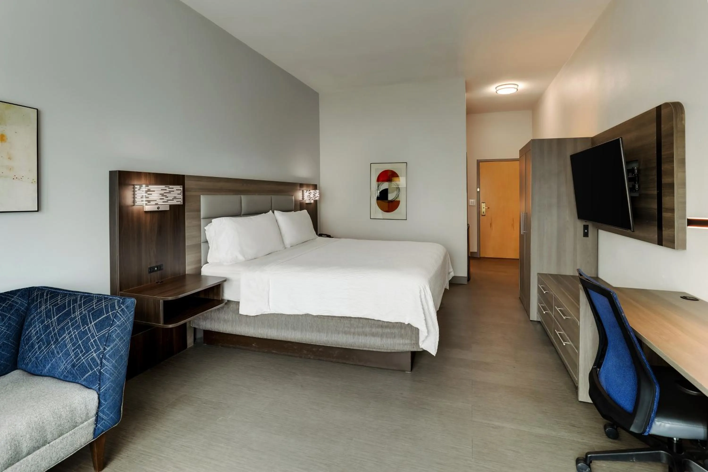 Bedroom, Bed in Holiday Inn Express Hotel & Suites Richmond by IHG