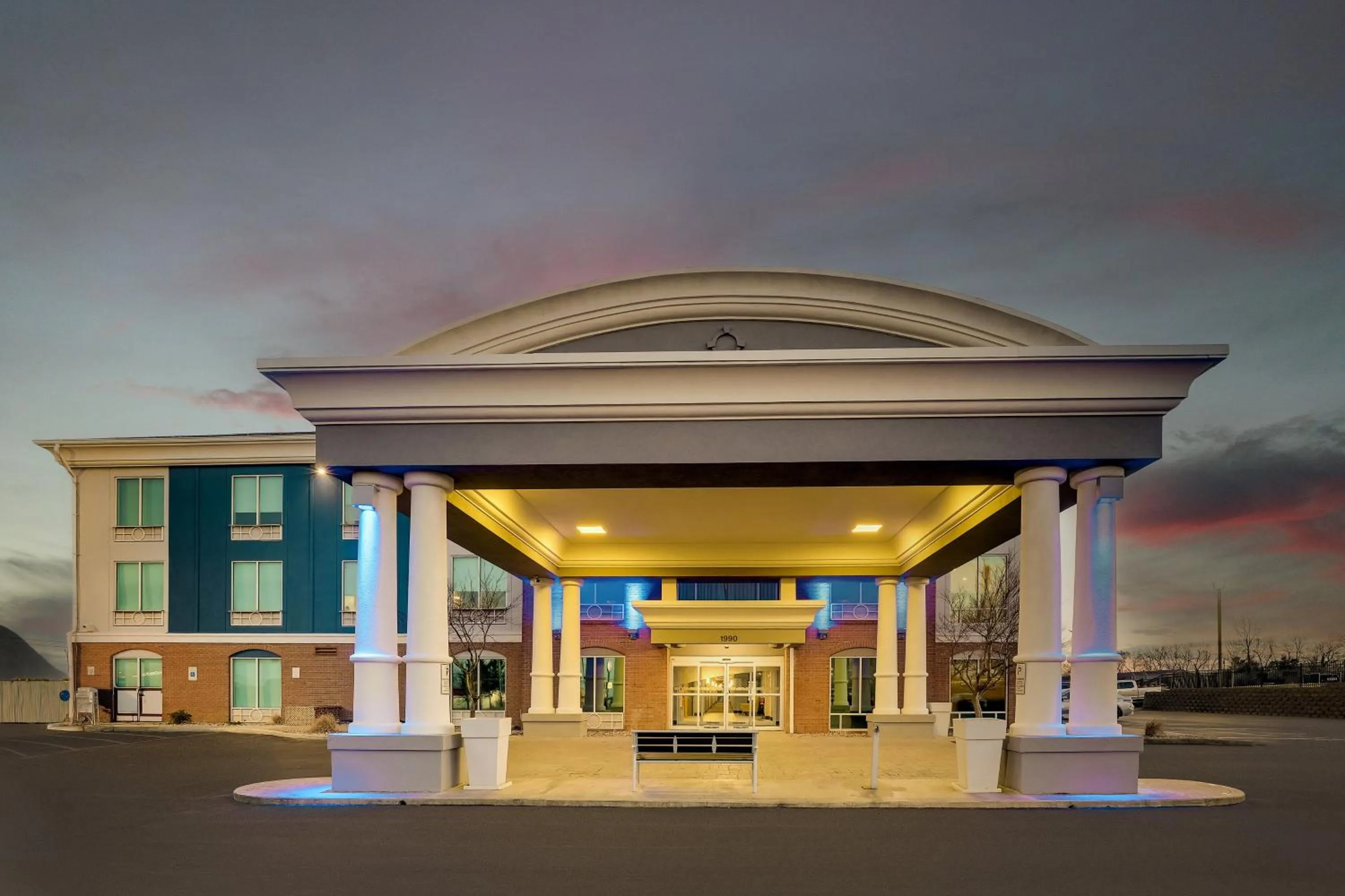 Property building in Holiday Inn Express Hotel & Suites Richmond by IHG