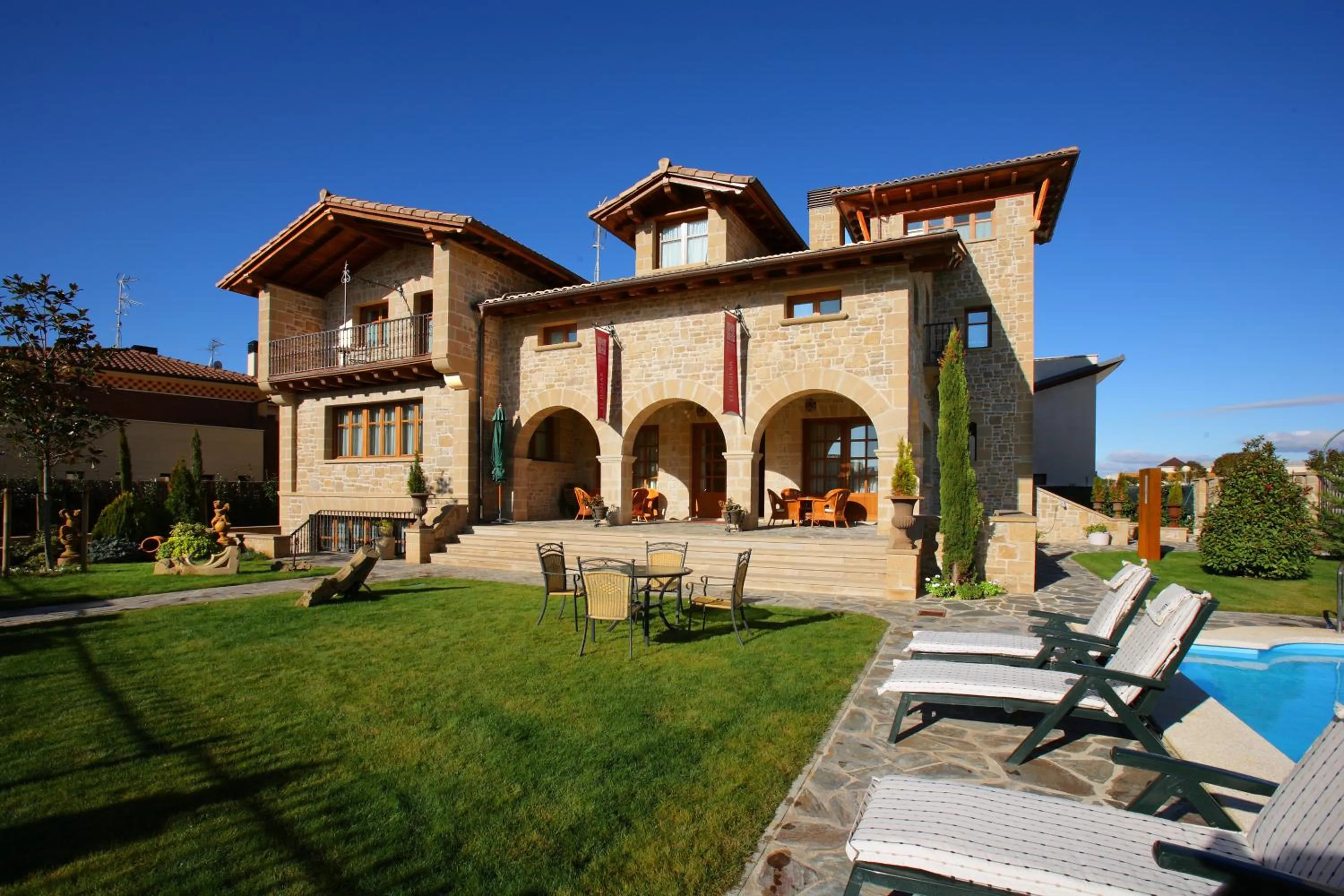 Facade/entrance in Hotel El Juglar